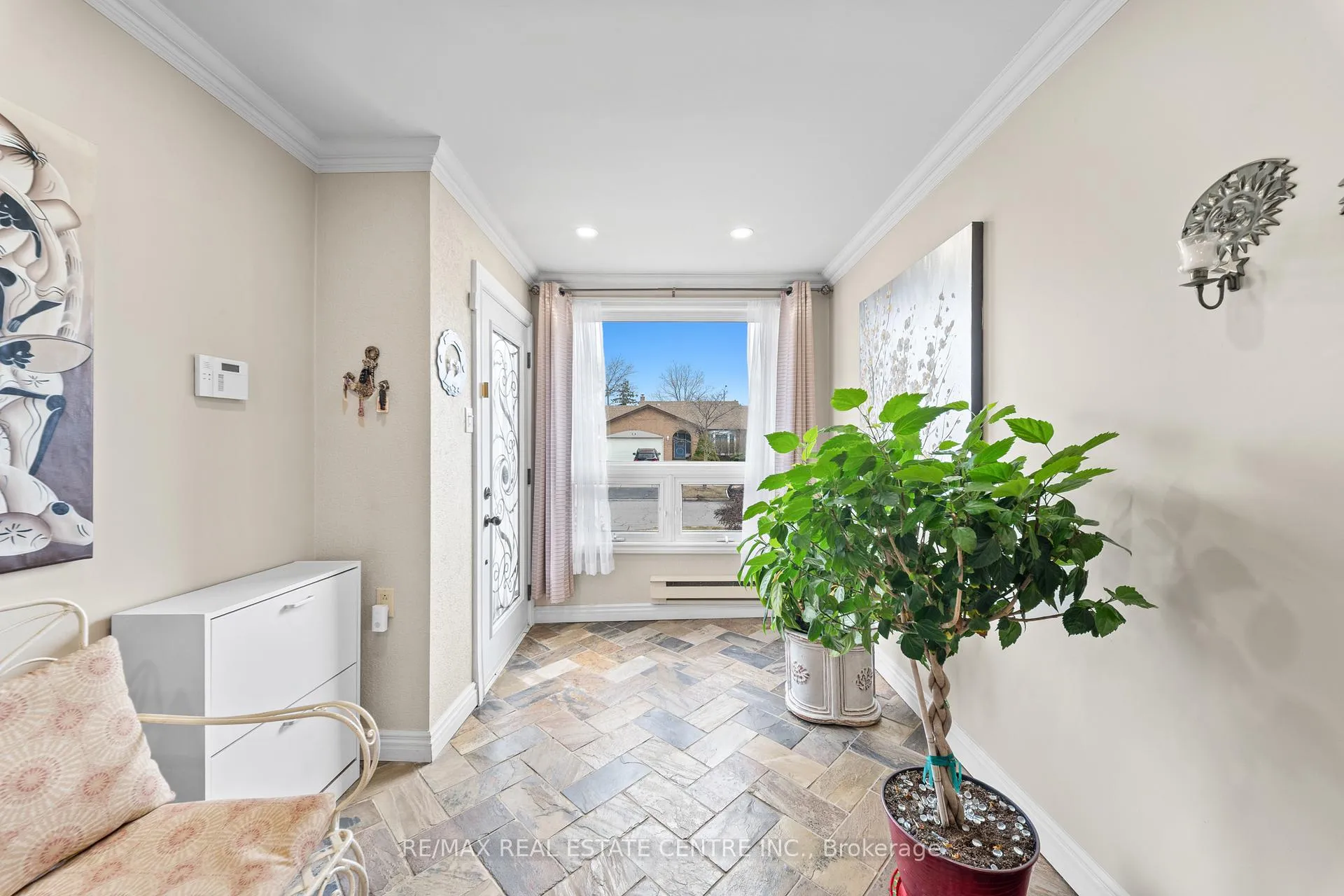 Photo 6 of 15 Blackthorn Lane, Brampton, Brampton North — HOMEH