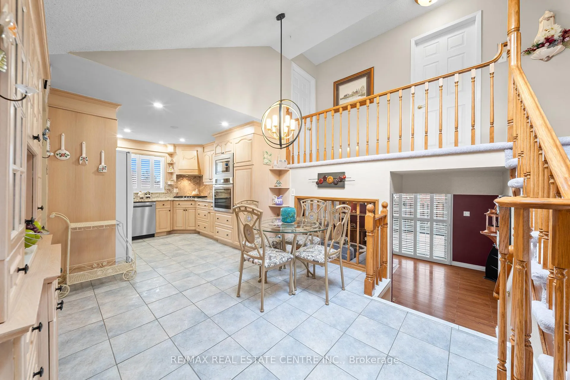 Photo 13 of 15 Blackthorn Lane, Brampton, Brampton North — HOMEH