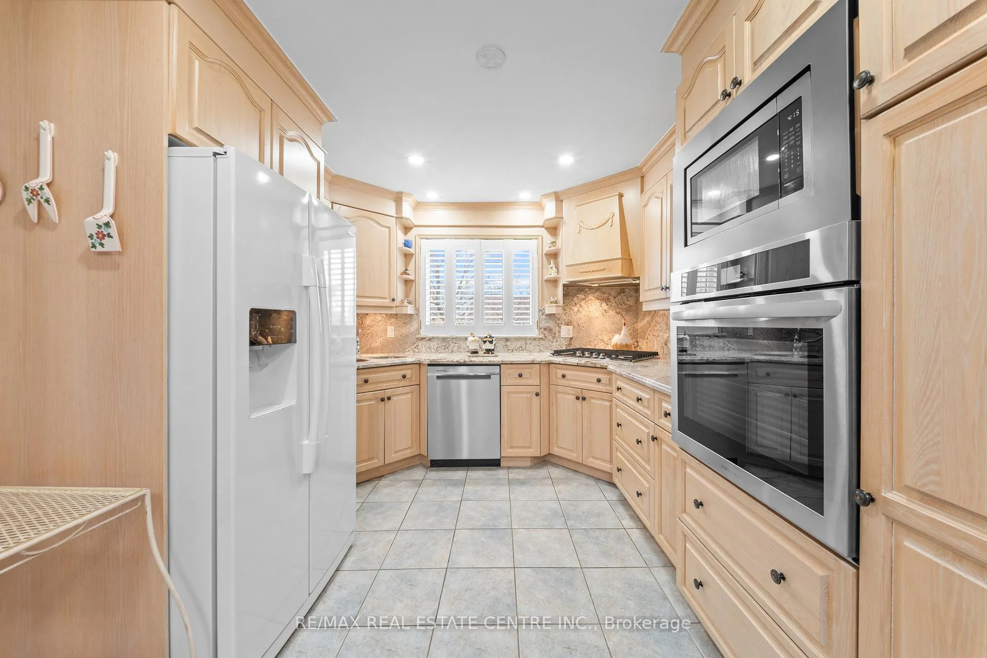 Photo 17 of 15 Blackthorn Lane, Brampton, Brampton North — HOMEH