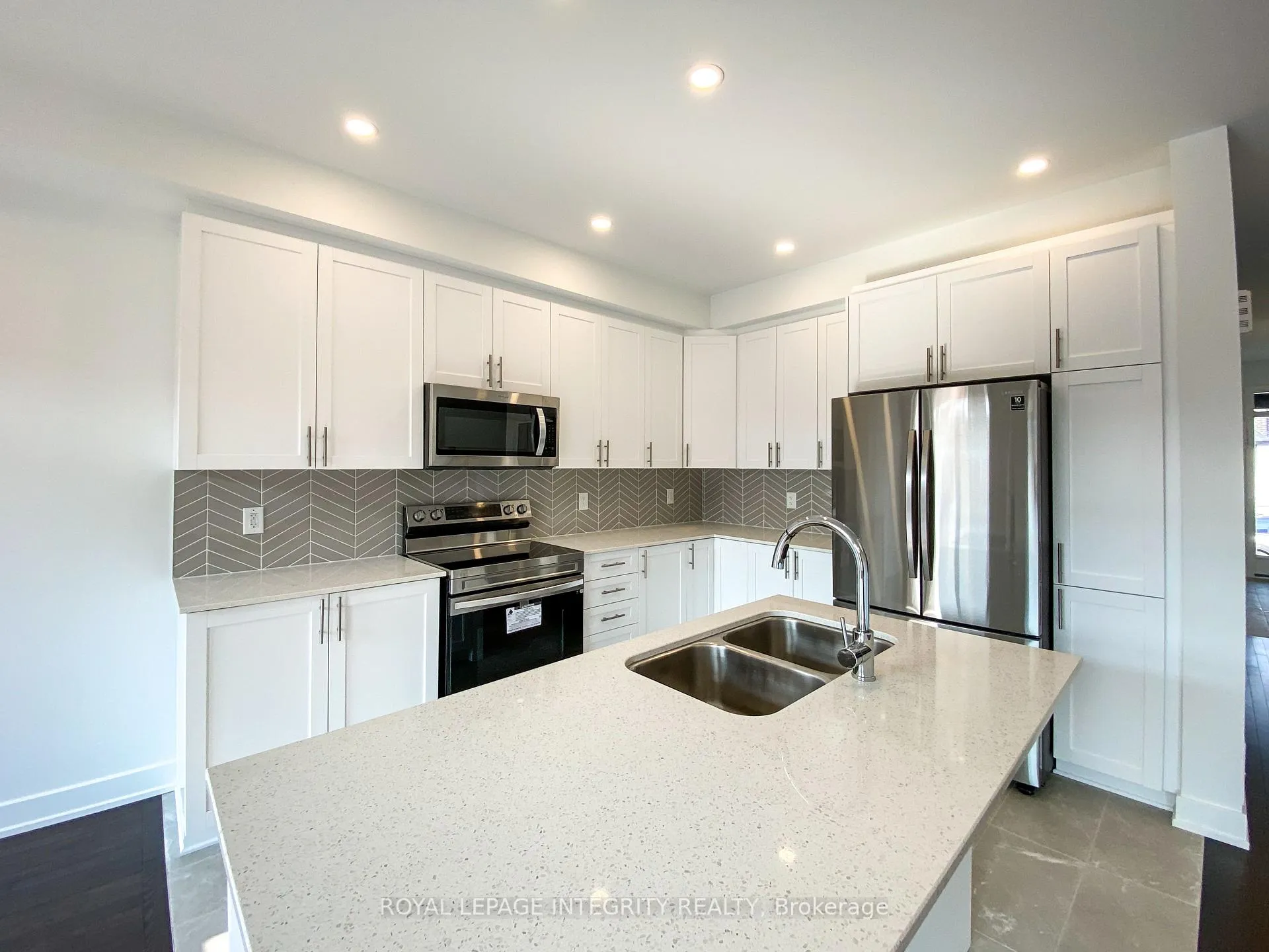 Photo 3 of 239 Zinnia Way, Ottawa, Riverside South/Gloucester Glen — HOMEH