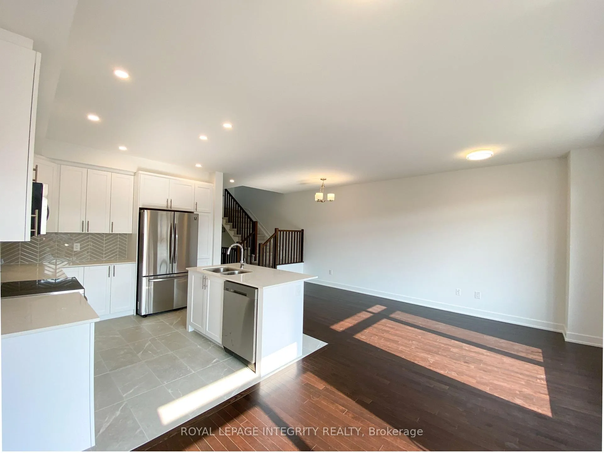 Photo 4 of 239 Zinnia Way, Ottawa, Riverside South/Gloucester Glen — HOMEH