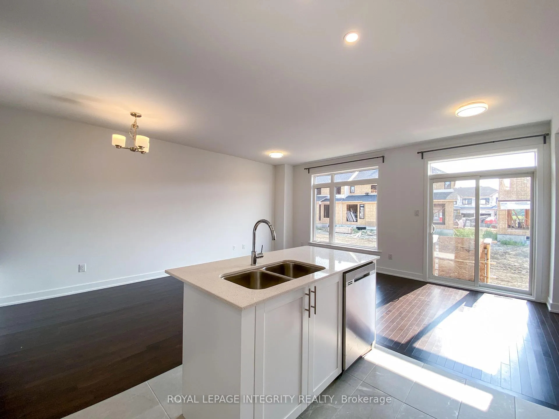 Photo 7 of 239 Zinnia Way, Ottawa, Riverside South/Gloucester Glen — HOMEH