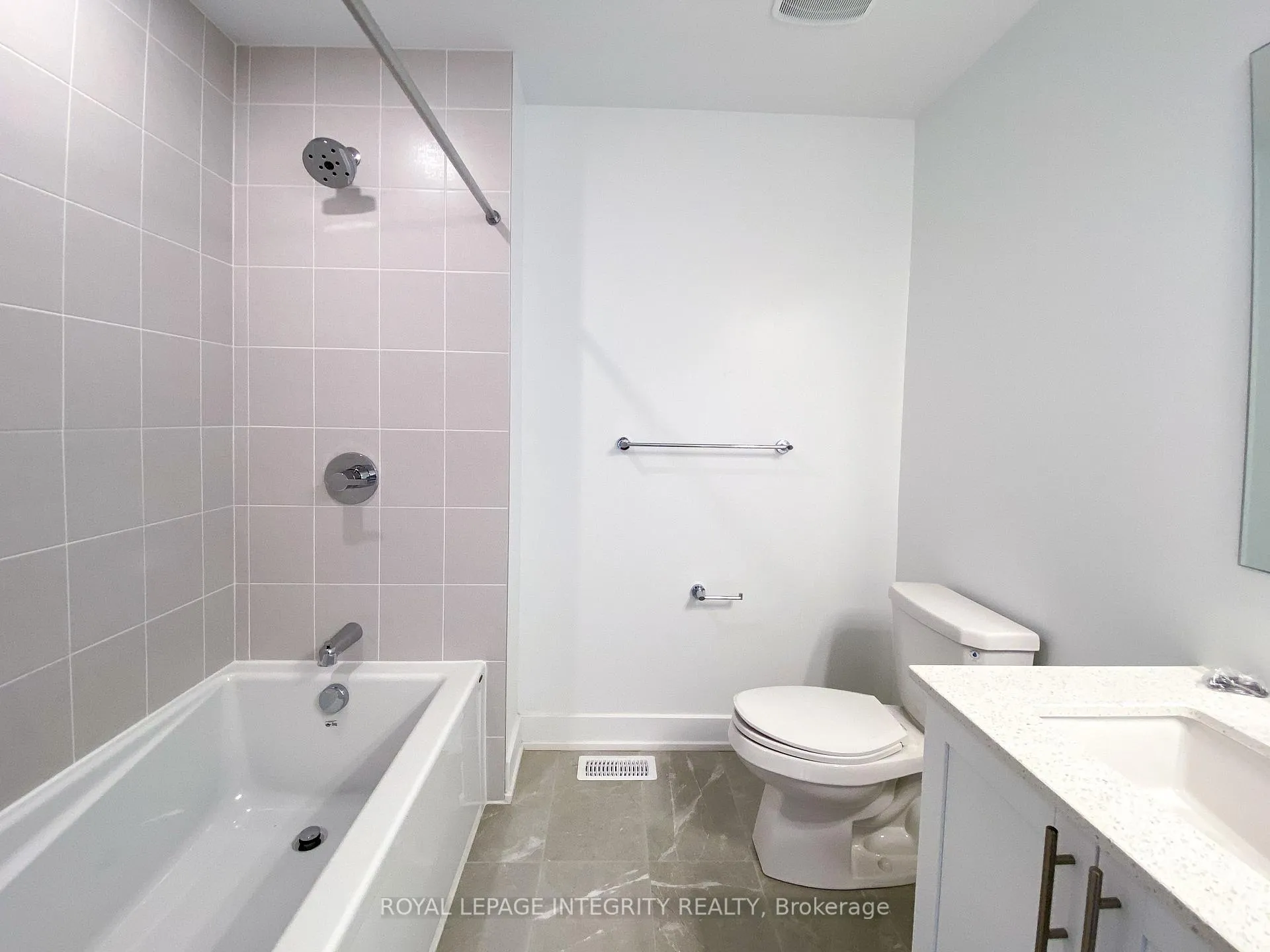 Photo 14 of 239 Zinnia Way, Ottawa, Riverside South/Gloucester Glen — HOMEH
