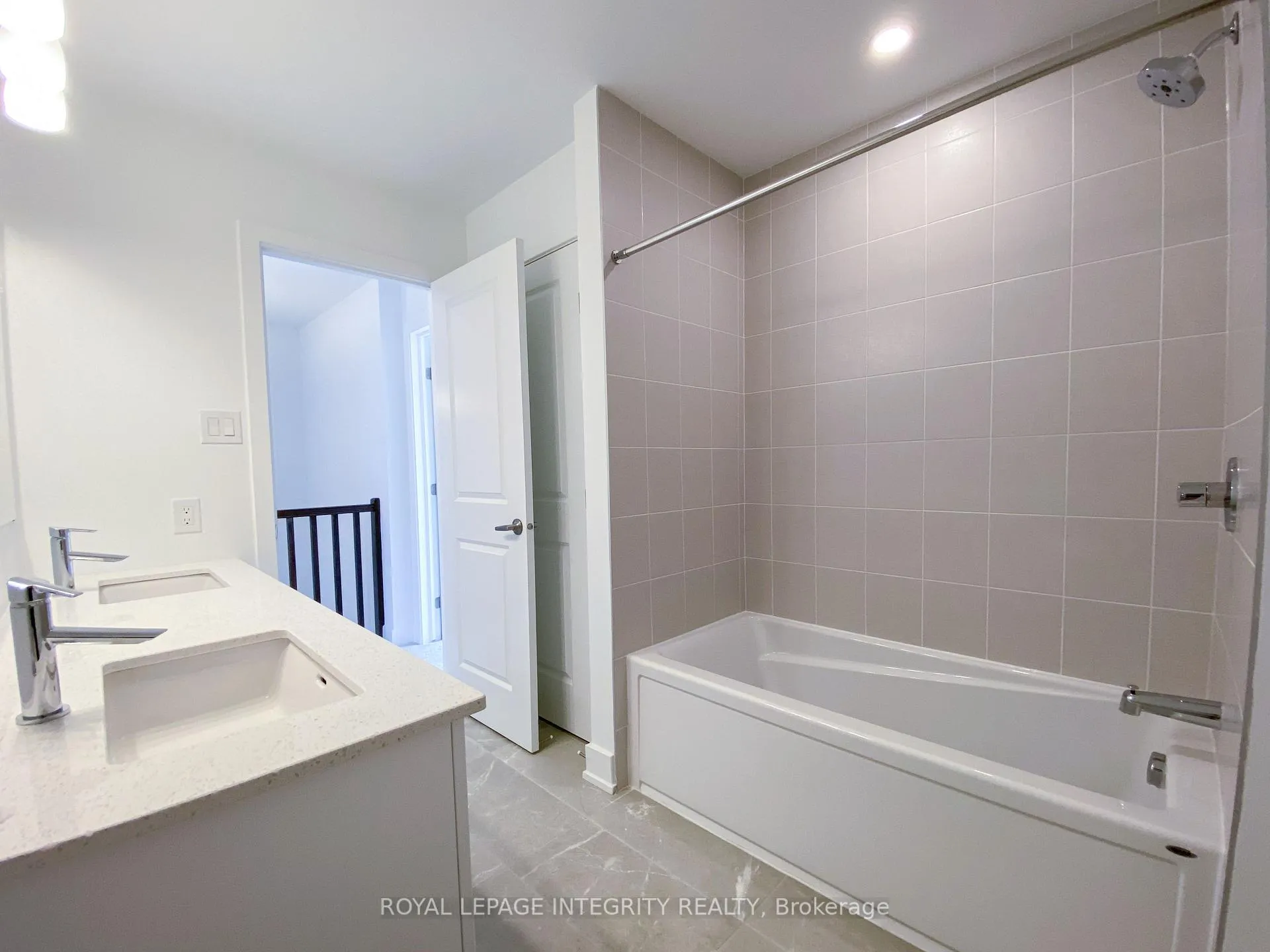 Photo 15 of 239 Zinnia Way, Ottawa, Riverside South/Gloucester Glen — HOMEH