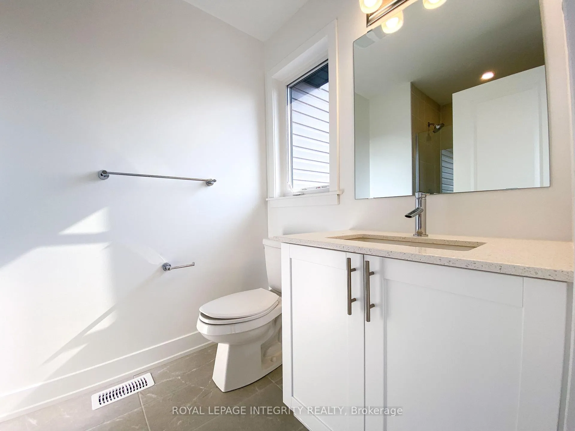 Photo 16 of 239 Zinnia Way, Ottawa, Riverside South/Gloucester Glen — HOMEH
