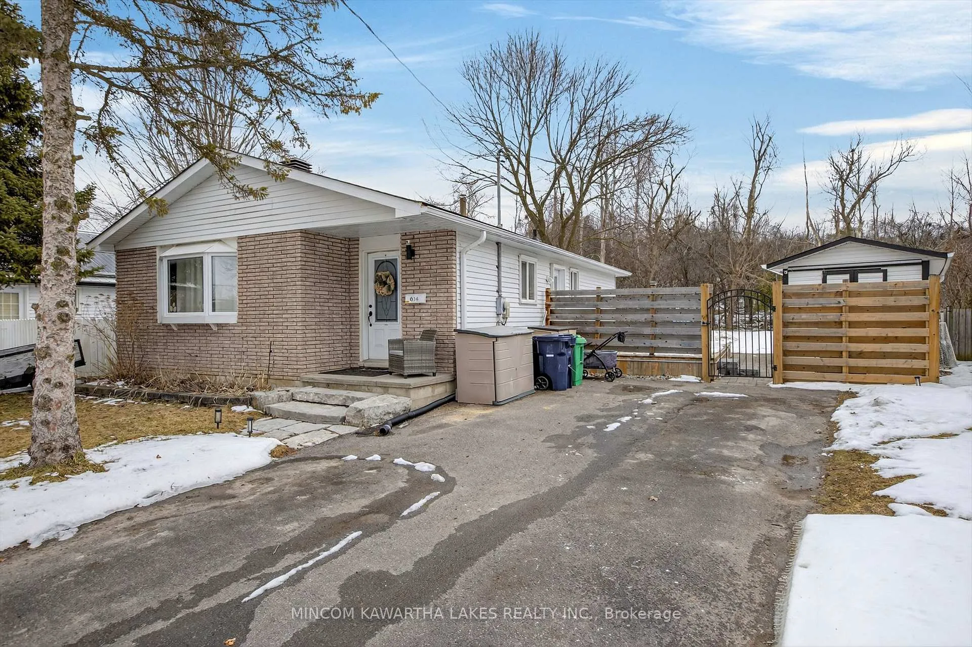 Photo 1 of 614 Corrigan Crescent, Peterborough, Ashburnham Ward 4 — HOMEH