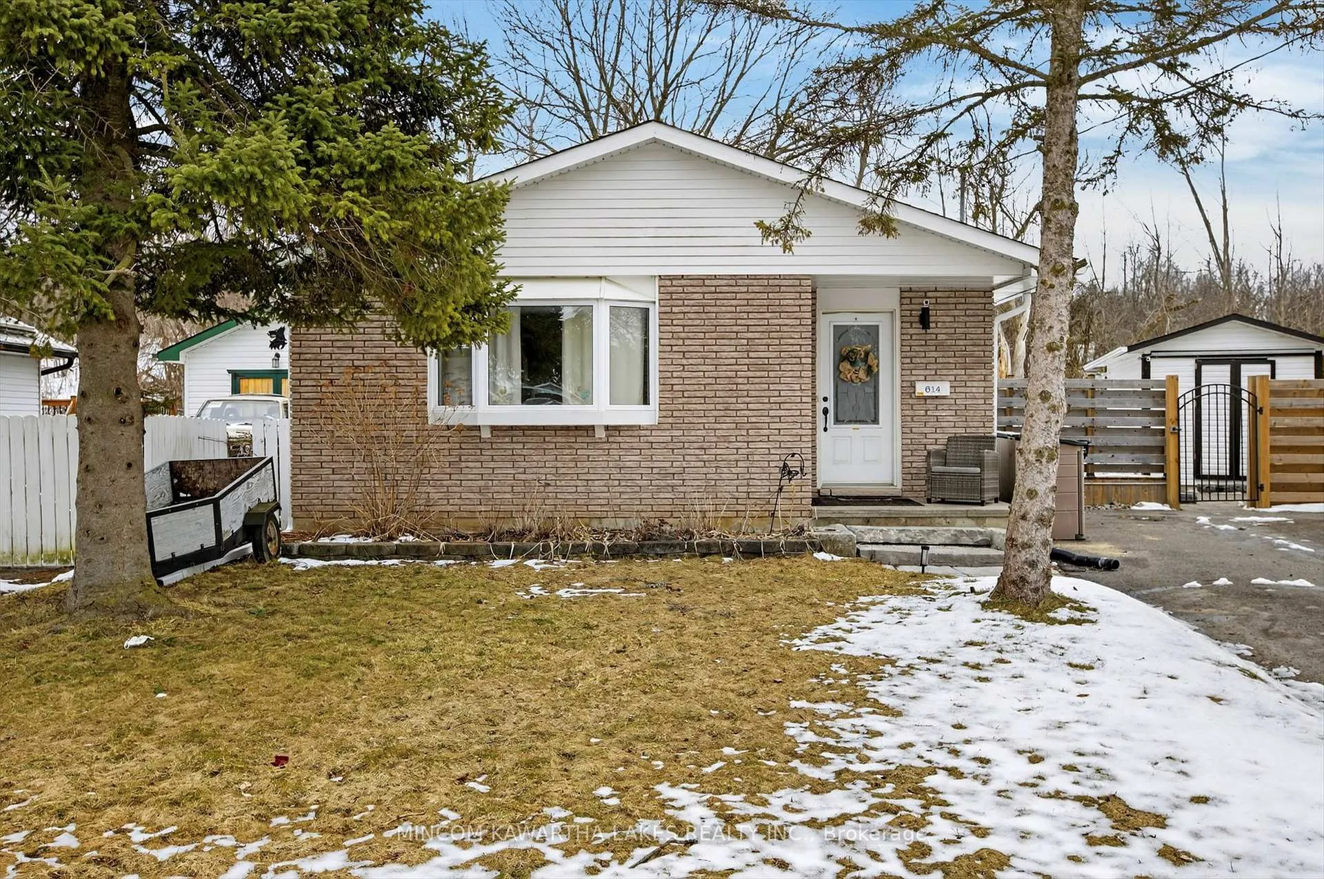 Photo 2 of 614 Corrigan Crescent, Peterborough, Ashburnham Ward 4 — HOMEH