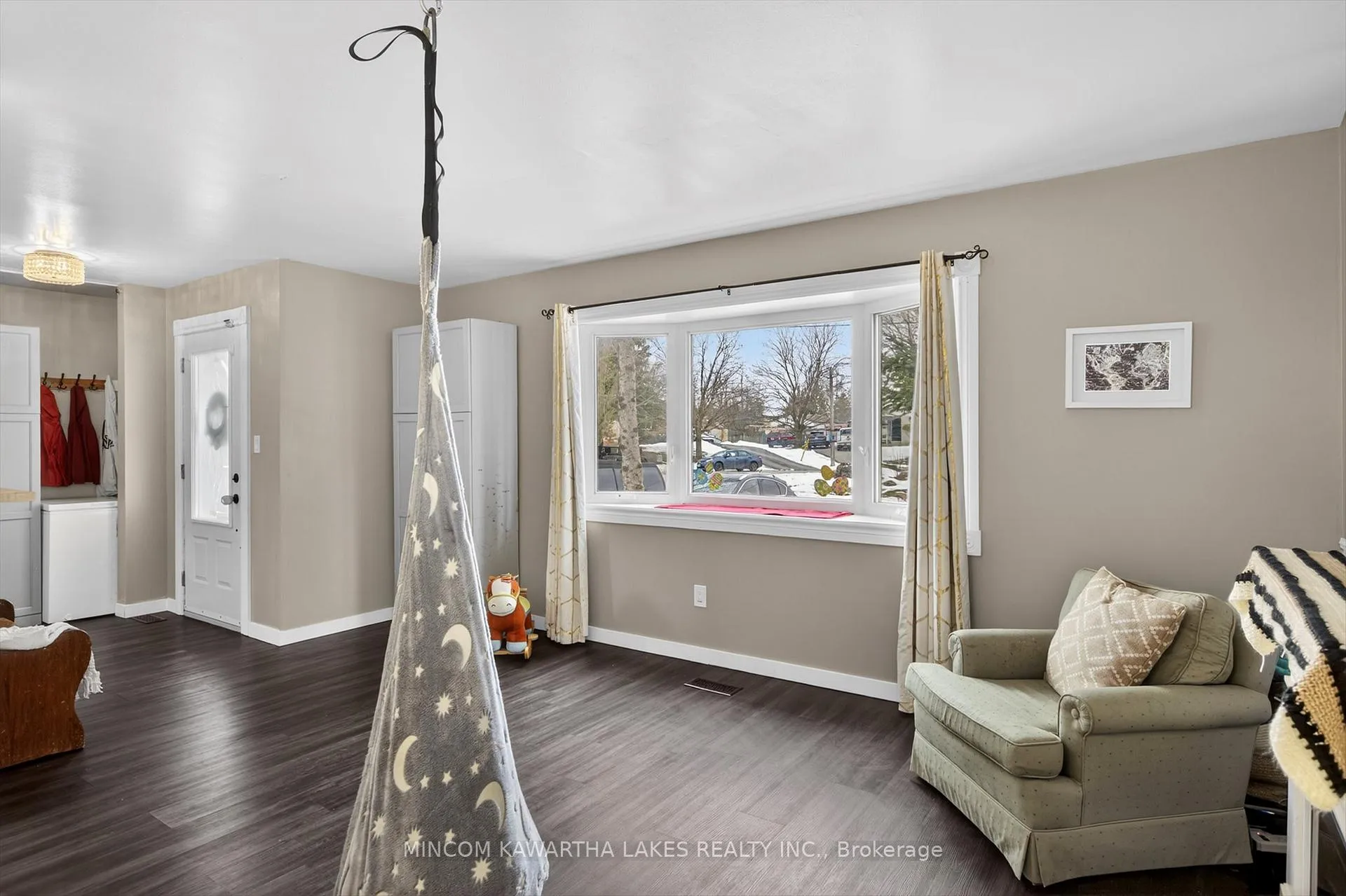Photo 9 of 614 Corrigan Crescent, Peterborough, Ashburnham Ward 4 — HOMEH