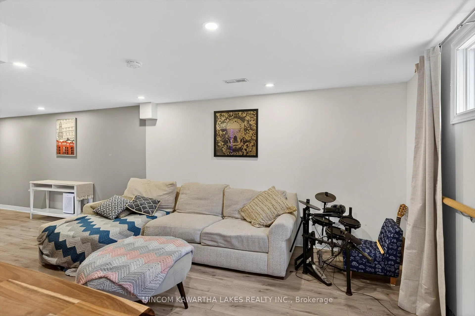 Photo 31 of 614 Corrigan Crescent, Peterborough, Ashburnham Ward 4 — HOMEH