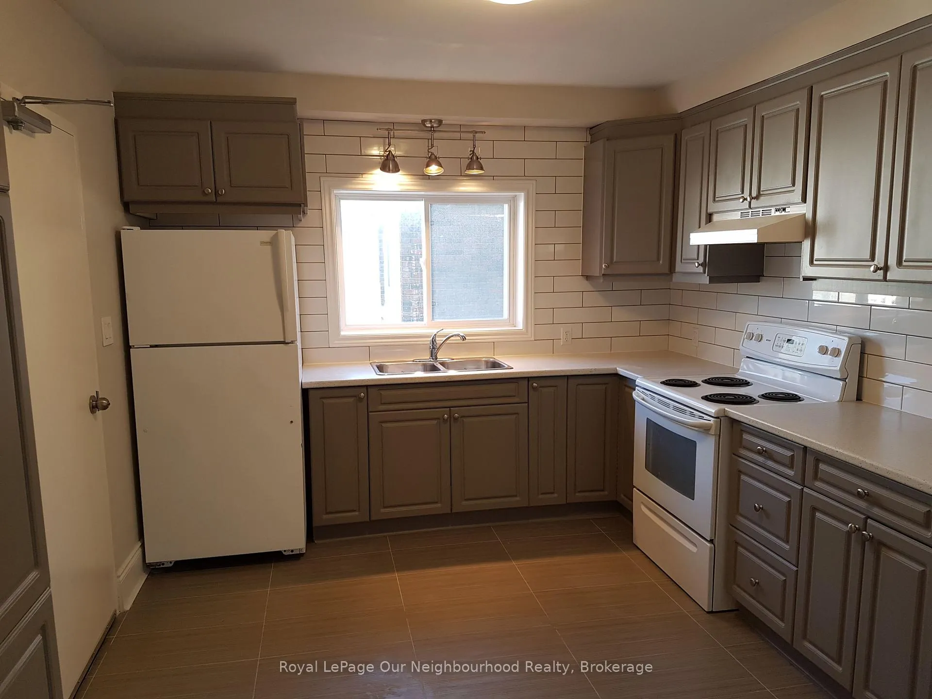 Photo 2 of Unit Unit 1 (MAIN), 290 Eulalie Avenue, Oshawa, Central — HOMEH