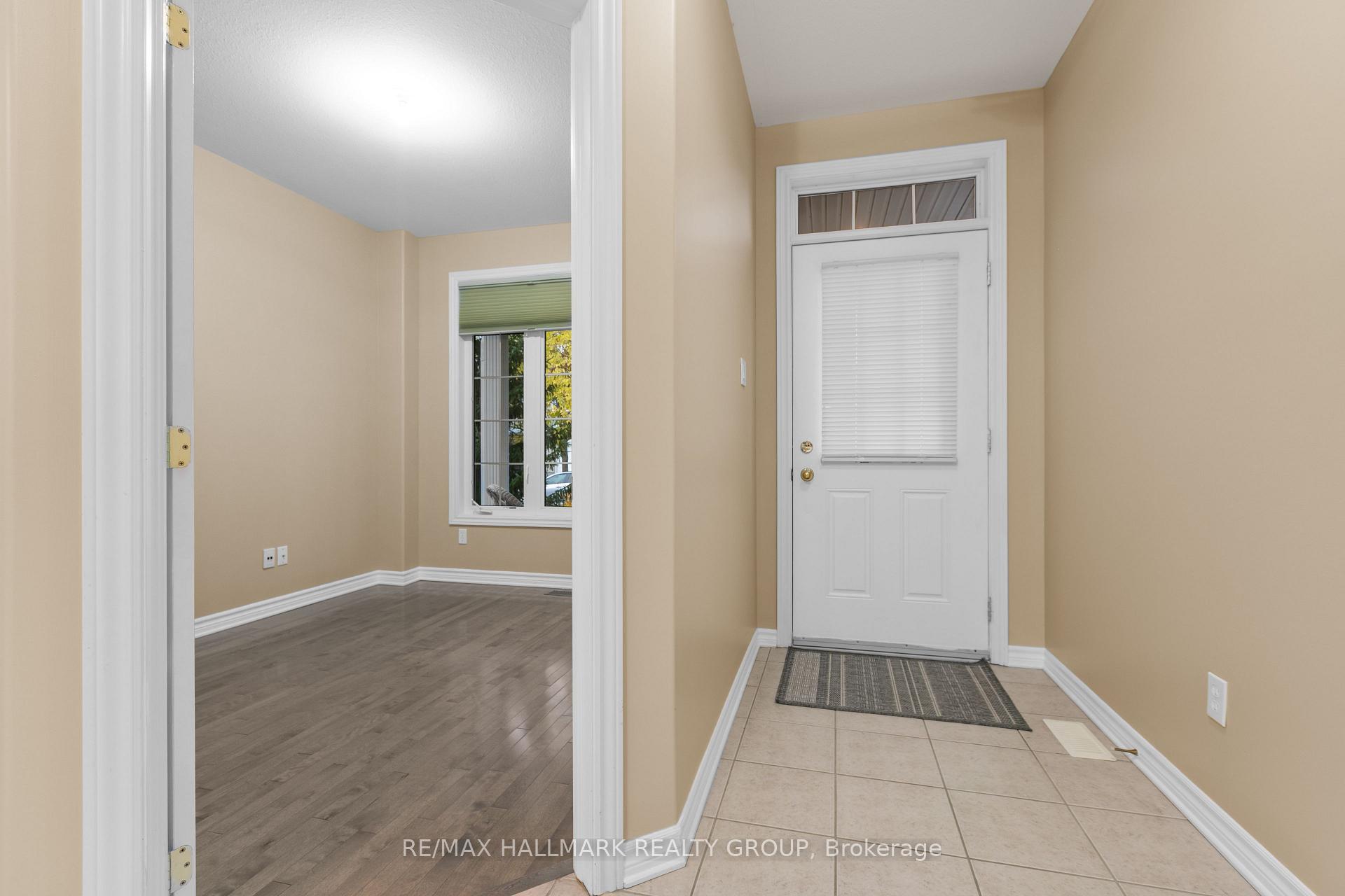 Photo 4 of 111 Woliston Crescent, Ottawa, Kanata - Morgan's Grant/South March — HOMEH