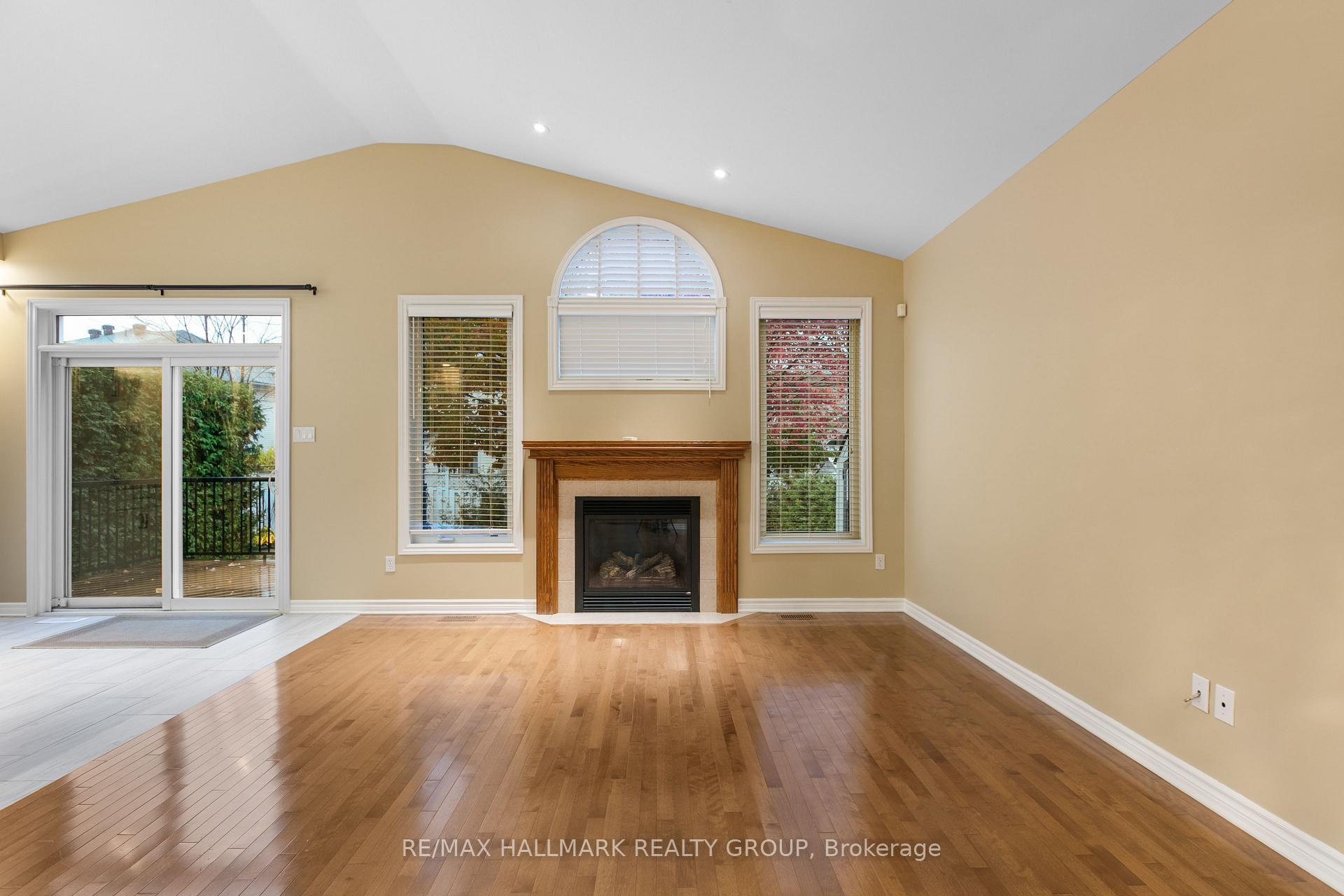 Photo 6 of 111 Woliston Crescent, Ottawa, Kanata - Morgan's Grant/South March — HOMEH
