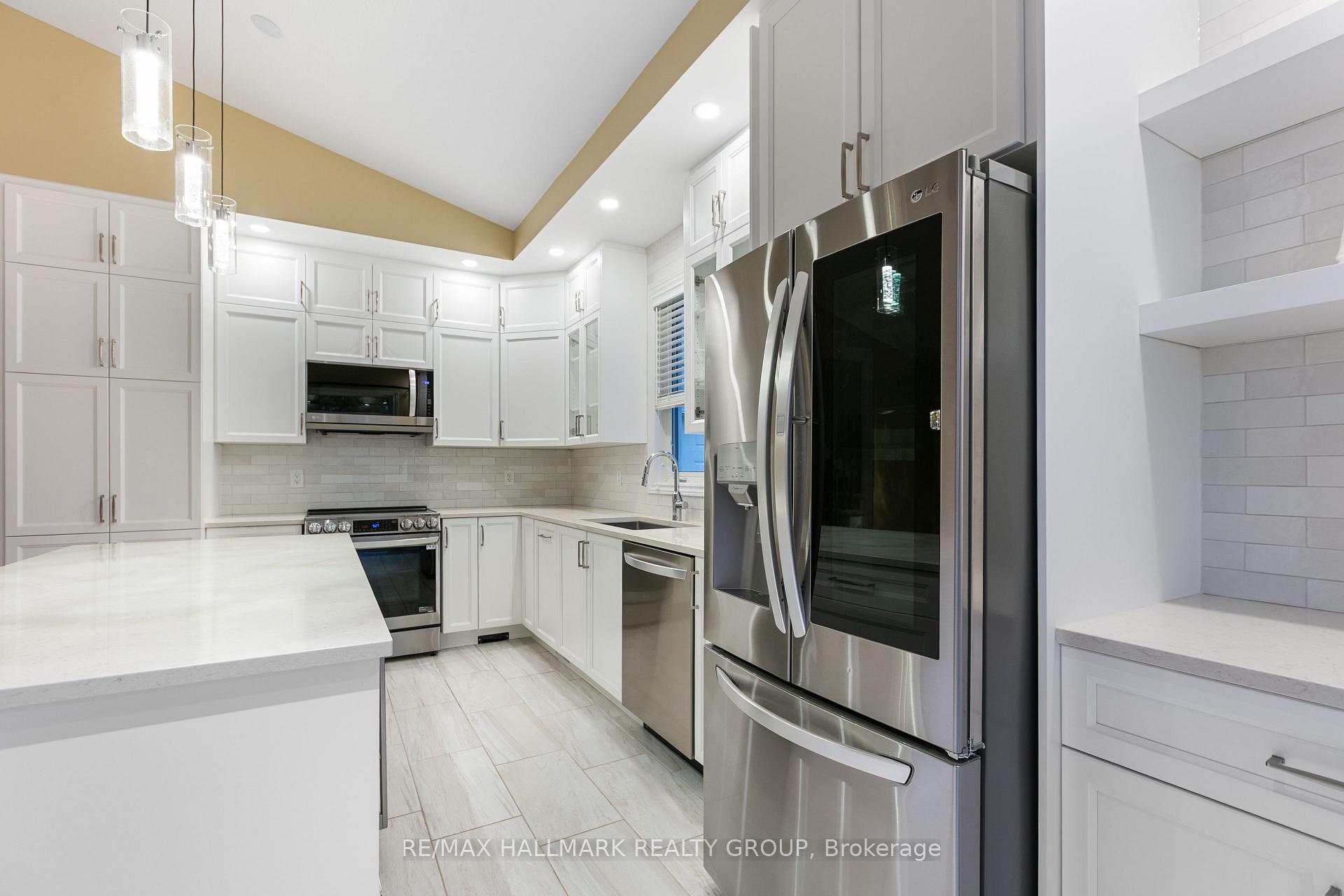Photo 11 of 111 Woliston Crescent, Ottawa, Kanata - Morgan's Grant/South March — HOMEH