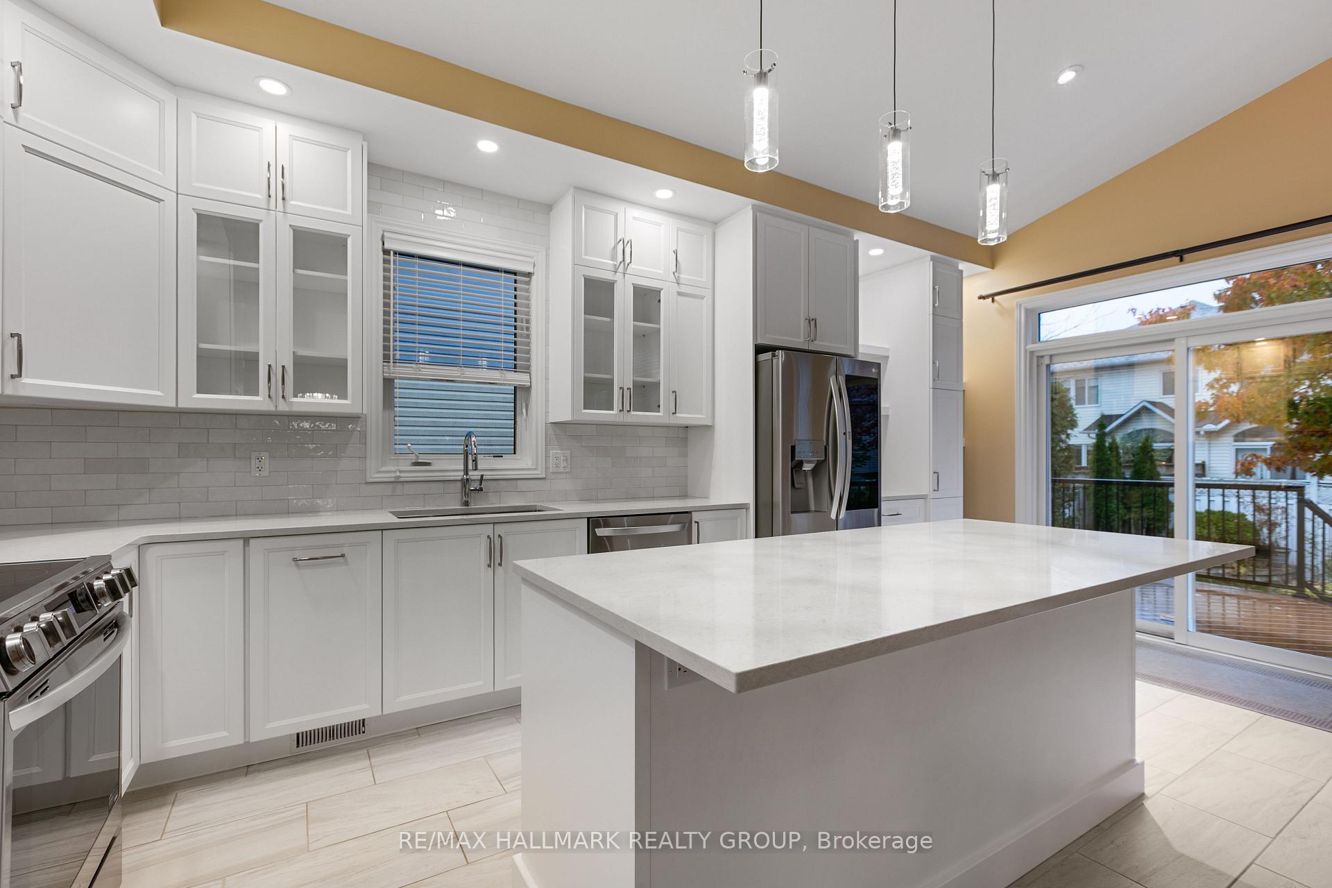 Photo 12 of 111 Woliston Crescent, Ottawa, Kanata - Morgan's Grant/South March — HOMEH