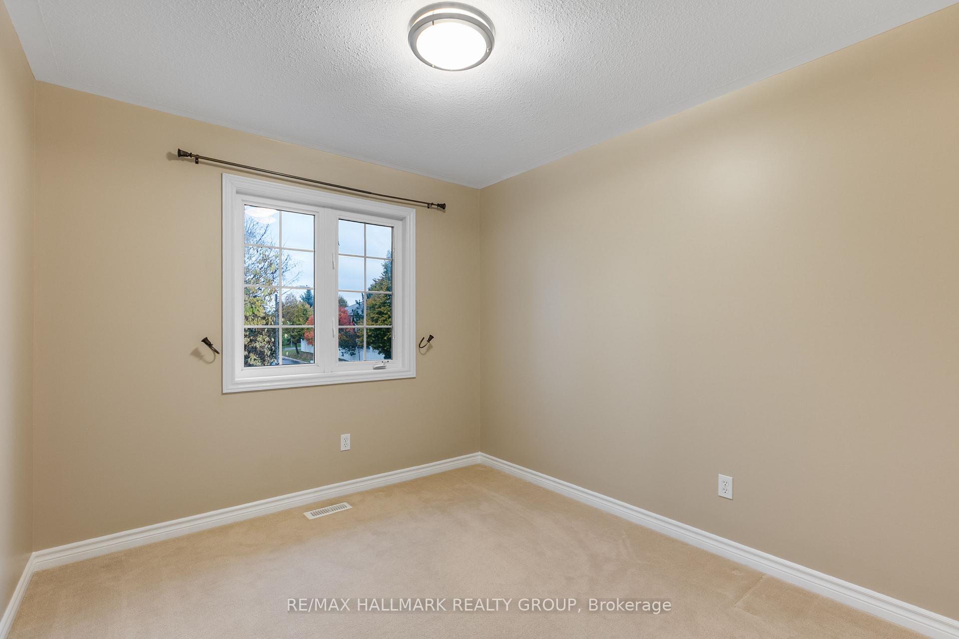 Photo 18 of 111 Woliston Crescent, Ottawa, Kanata - Morgan's Grant/South March — HOMEH