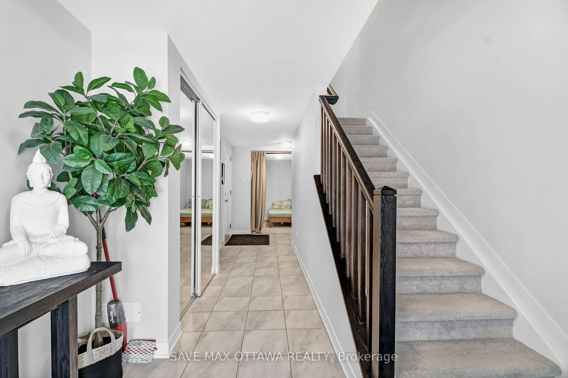 Photo 2 of 3009 Rhyolite Way, Ottawa, Barrhaven - Heritage Park — HOMEH
