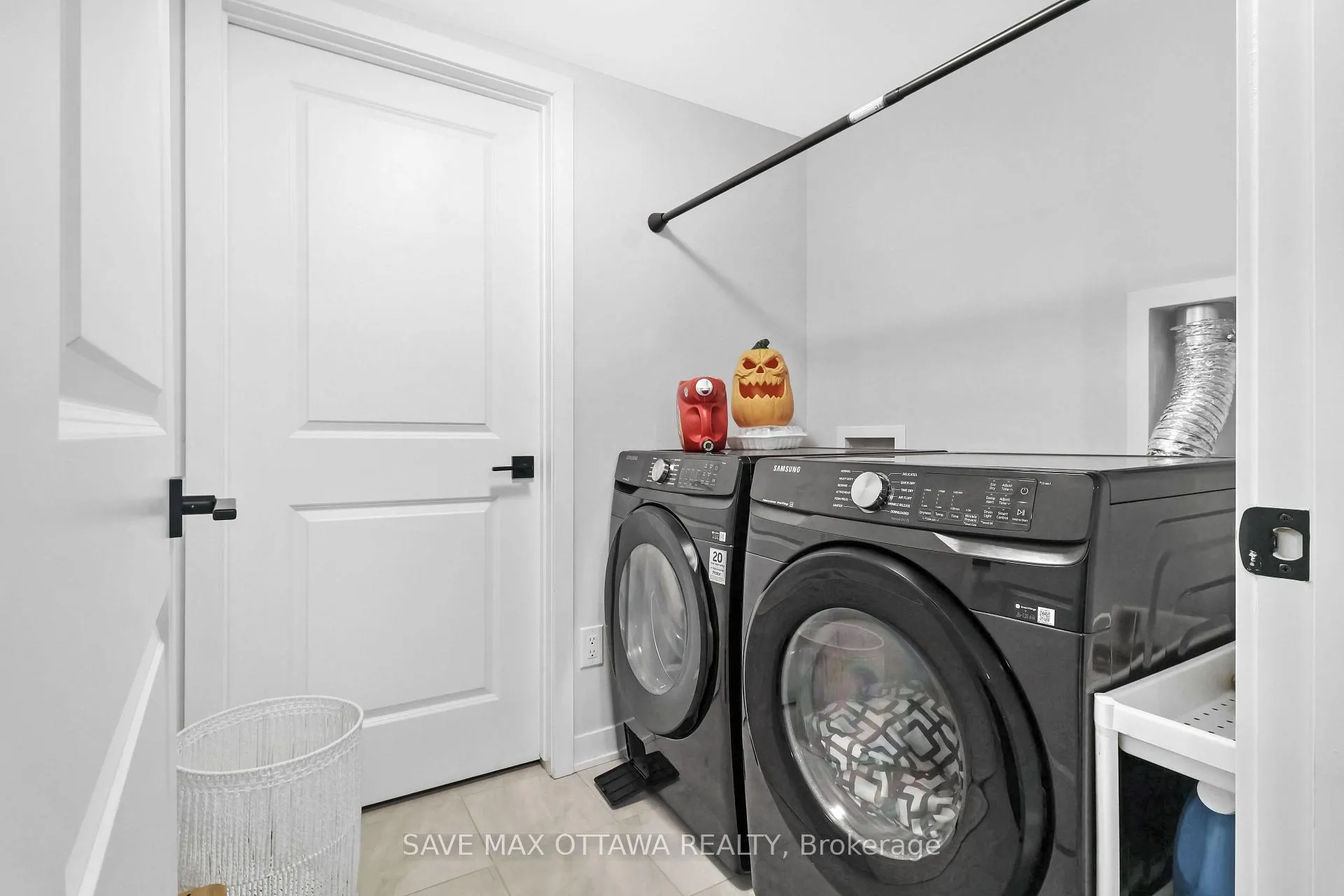 Photo 6 of 3009 Rhyolite Way, Ottawa, Barrhaven - Heritage Park — HOMEH