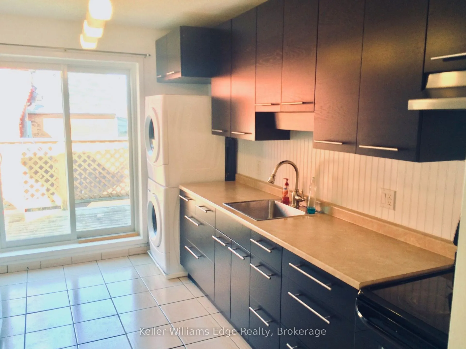 Photo 2 of Unit 2, 106 Peter Street, Hamilton, Strathcona — HOMEH