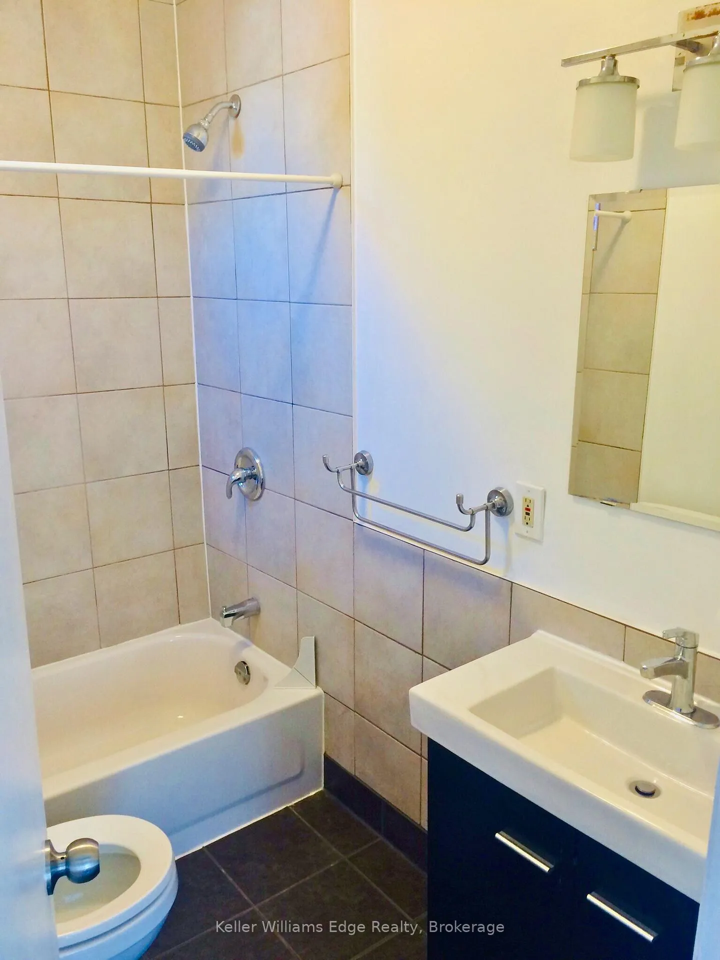 Photo 8 of Unit 2, 106 Peter Street, Hamilton, Strathcona — HOMEH