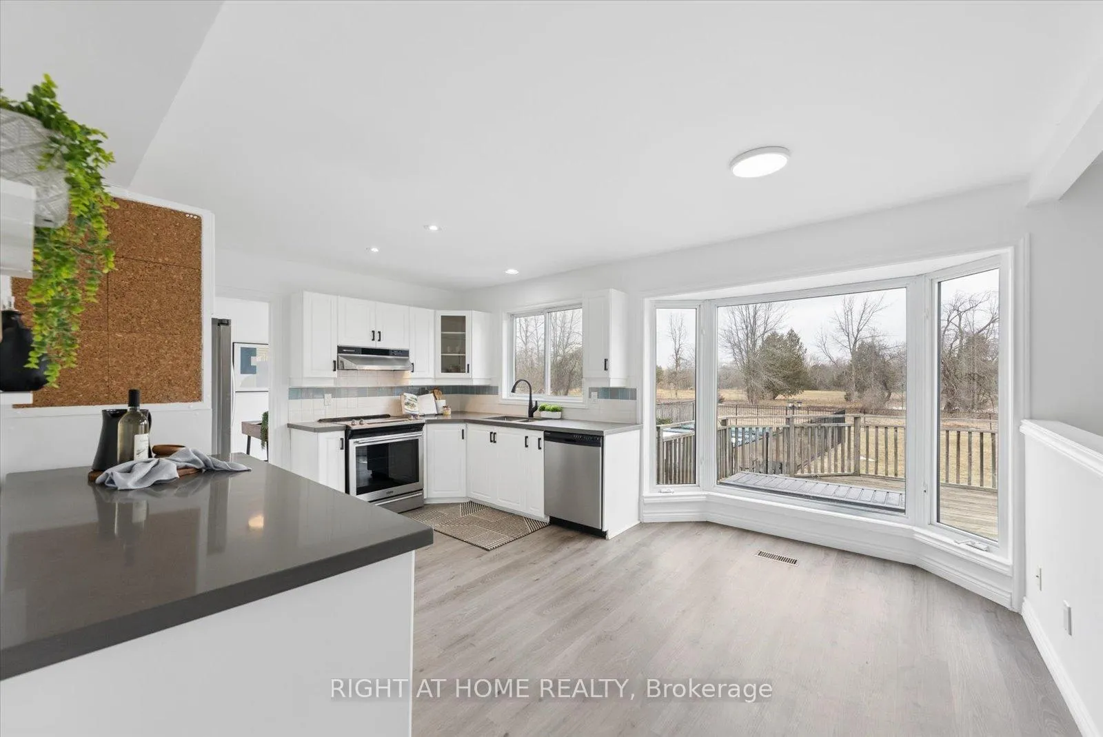 Photo 13 of 1252 Shore Acres Drive, Innisfil, Gilford — HOMEH