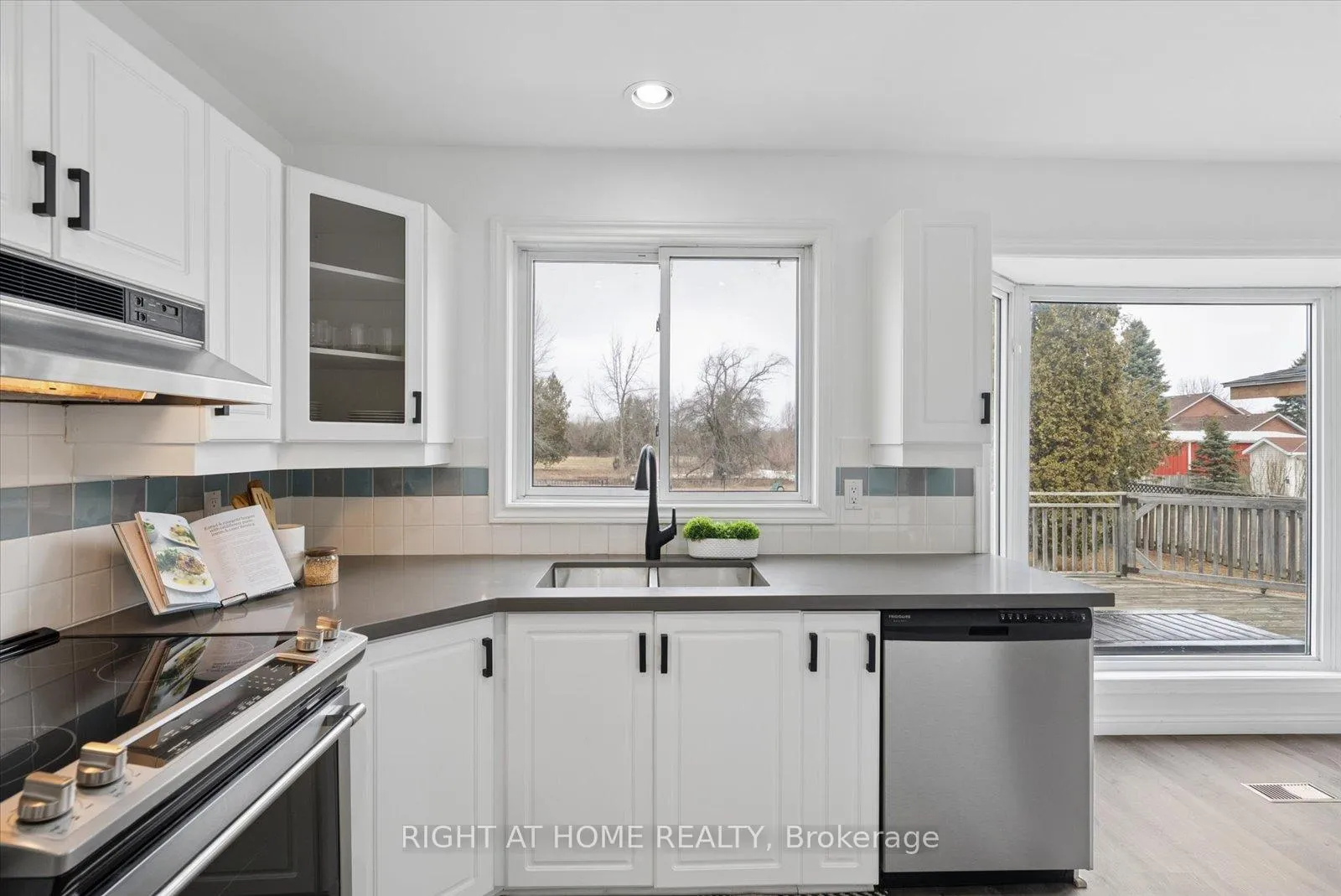 Photo 15 of 1252 Shore Acres Drive, Innisfil, Gilford — HOMEH