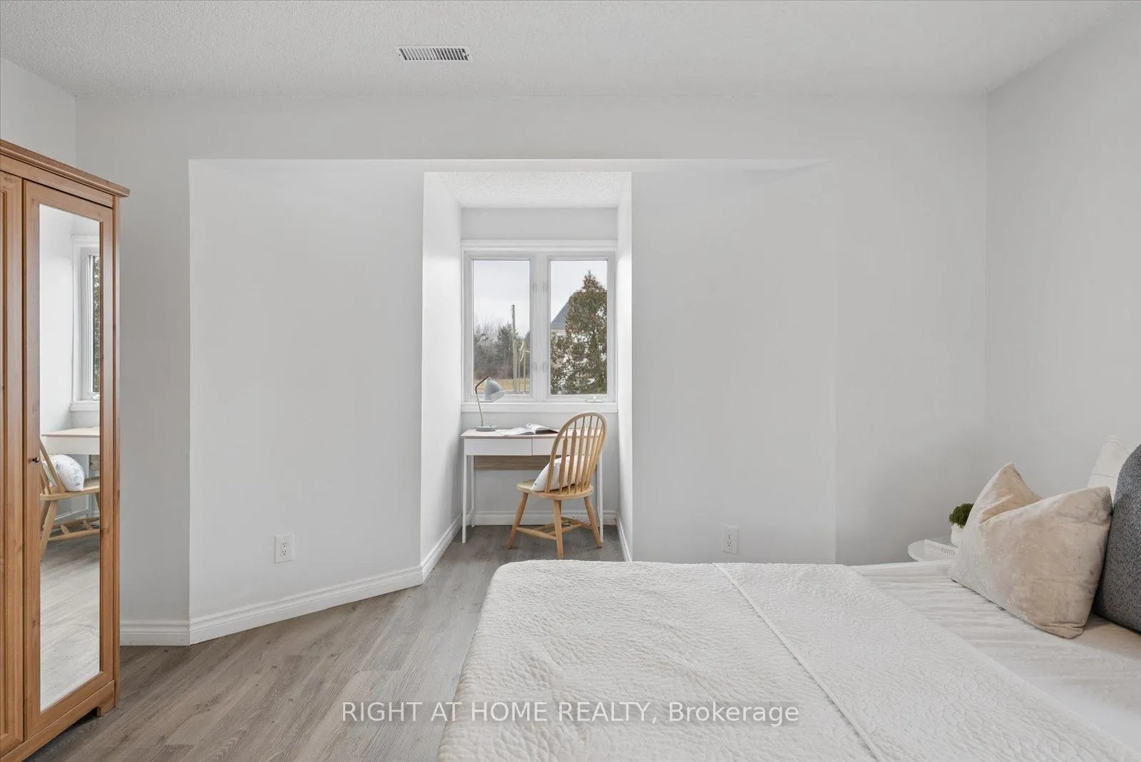Photo 31 of 1252 Shore Acres Drive, Innisfil, Gilford — HOMEH