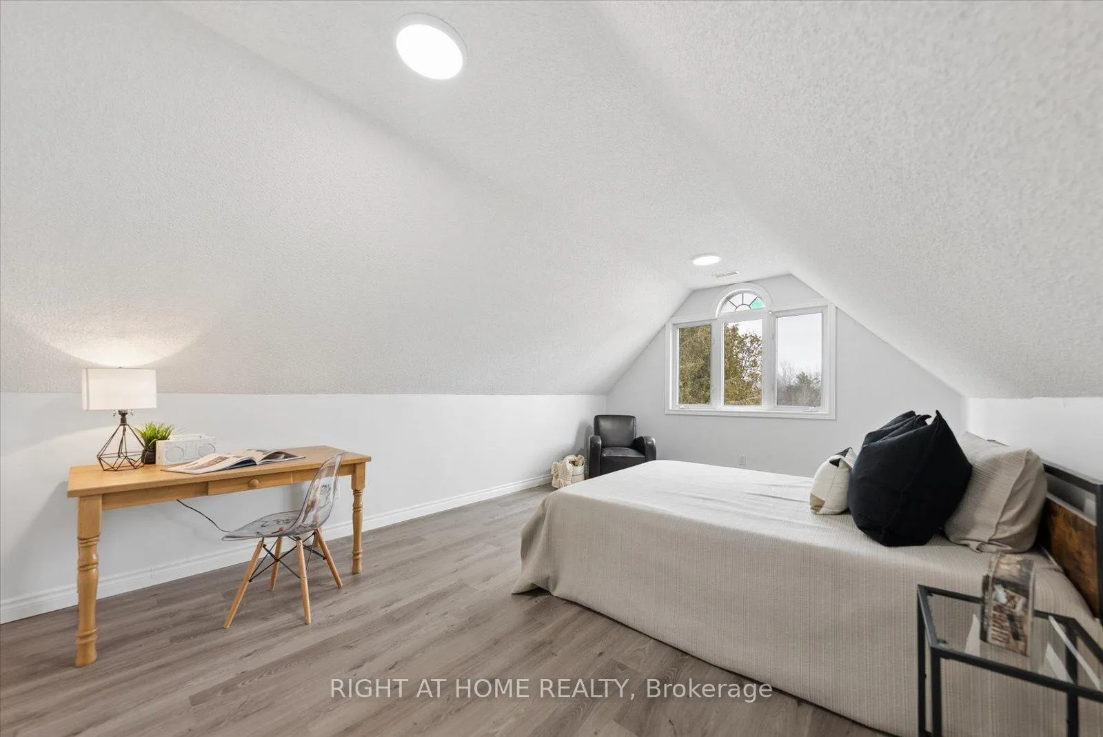 Photo 32 of 1252 Shore Acres Drive, Innisfil, Gilford — HOMEH