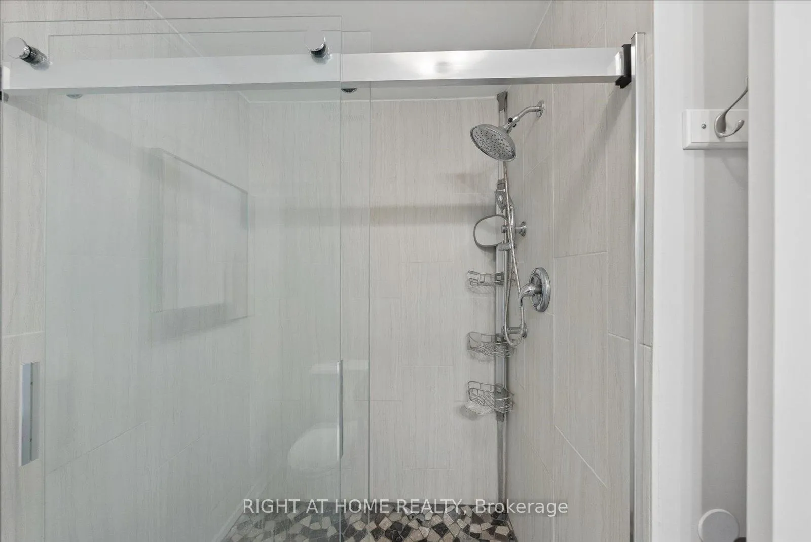 Photo 37 of 1252 Shore Acres Drive, Innisfil, Gilford — HOMEH