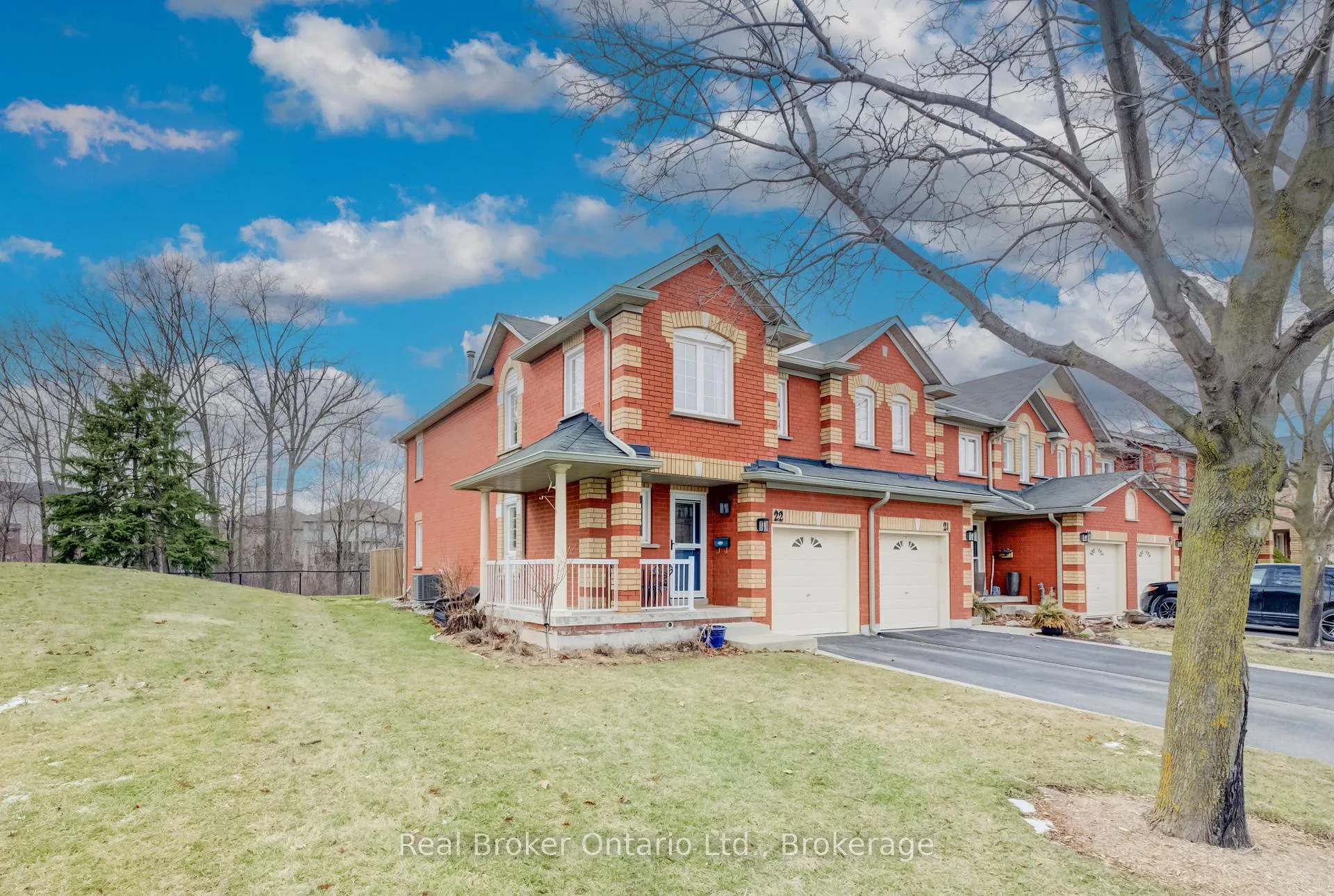 Photo 3 of Unit 22, 2022 Atkinson Drive, Burlington, Rose — HOMEH