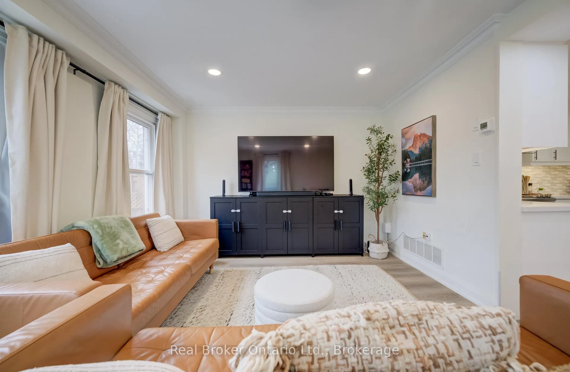 Photo 6 of Unit 22, 2022 Atkinson Drive, Burlington, Rose — HOMEH