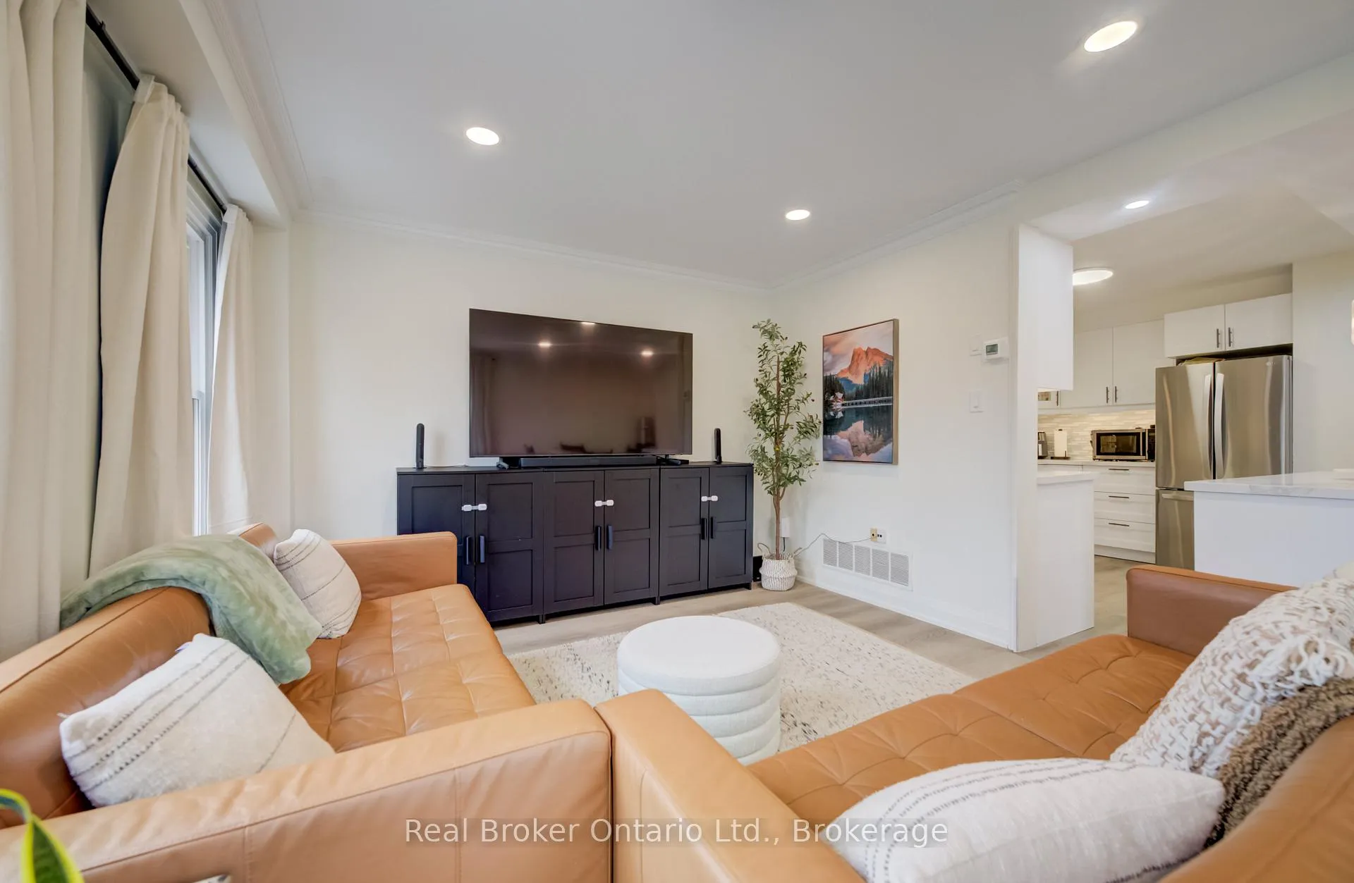 Photo 7 of Unit 22, 2022 Atkinson Drive, Burlington, Rose — HOMEH