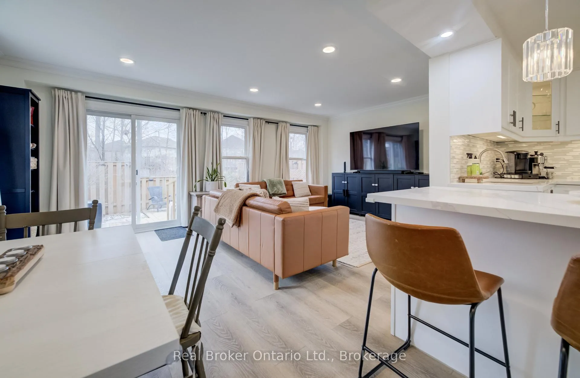 Photo 10 of Unit 22, 2022 Atkinson Drive, Burlington, Rose — HOMEH