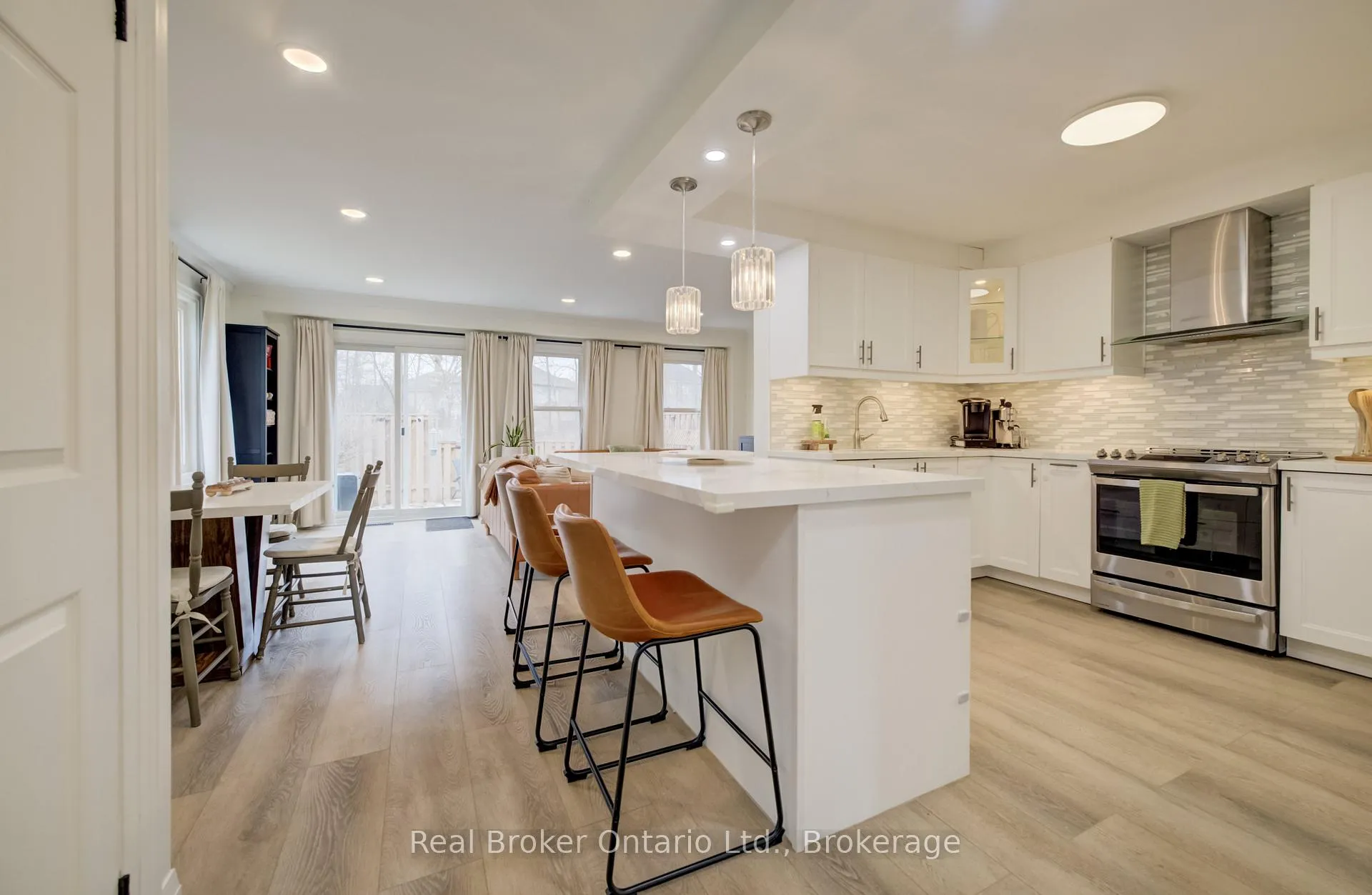Photo 11 of Unit 22, 2022 Atkinson Drive, Burlington, Rose — HOMEH