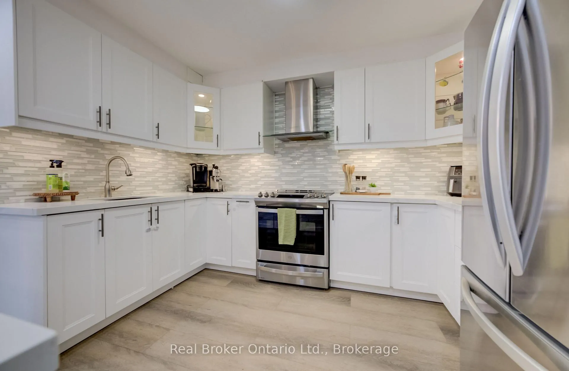 Photo 12 of Unit 22, 2022 Atkinson Drive, Burlington, Rose — HOMEH