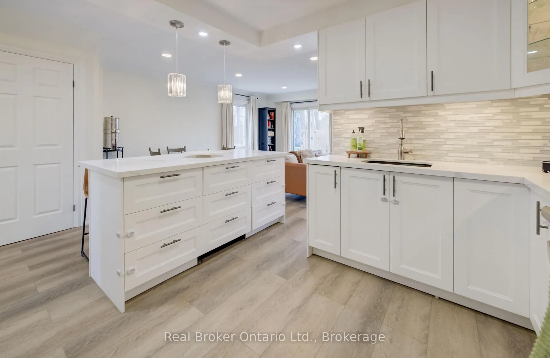 Photo 13 of Unit 22, 2022 Atkinson Drive, Burlington, Rose — HOMEH