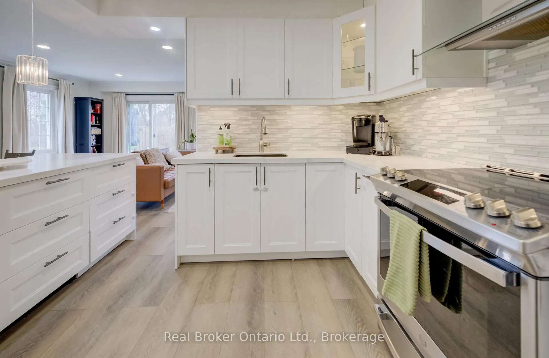 Photo 14 of Unit 22, 2022 Atkinson Drive, Burlington, Rose — HOMEH