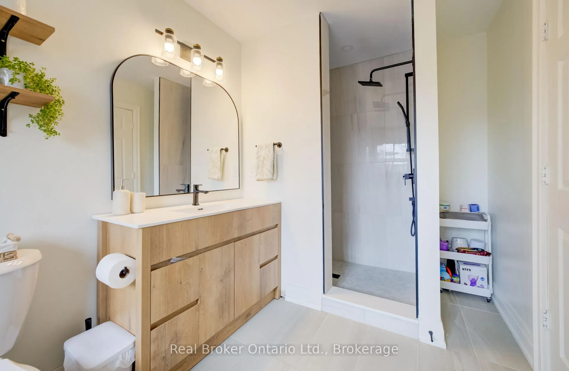 Photo 25 of Unit 22, 2022 Atkinson Drive, Burlington, Rose — HOMEH