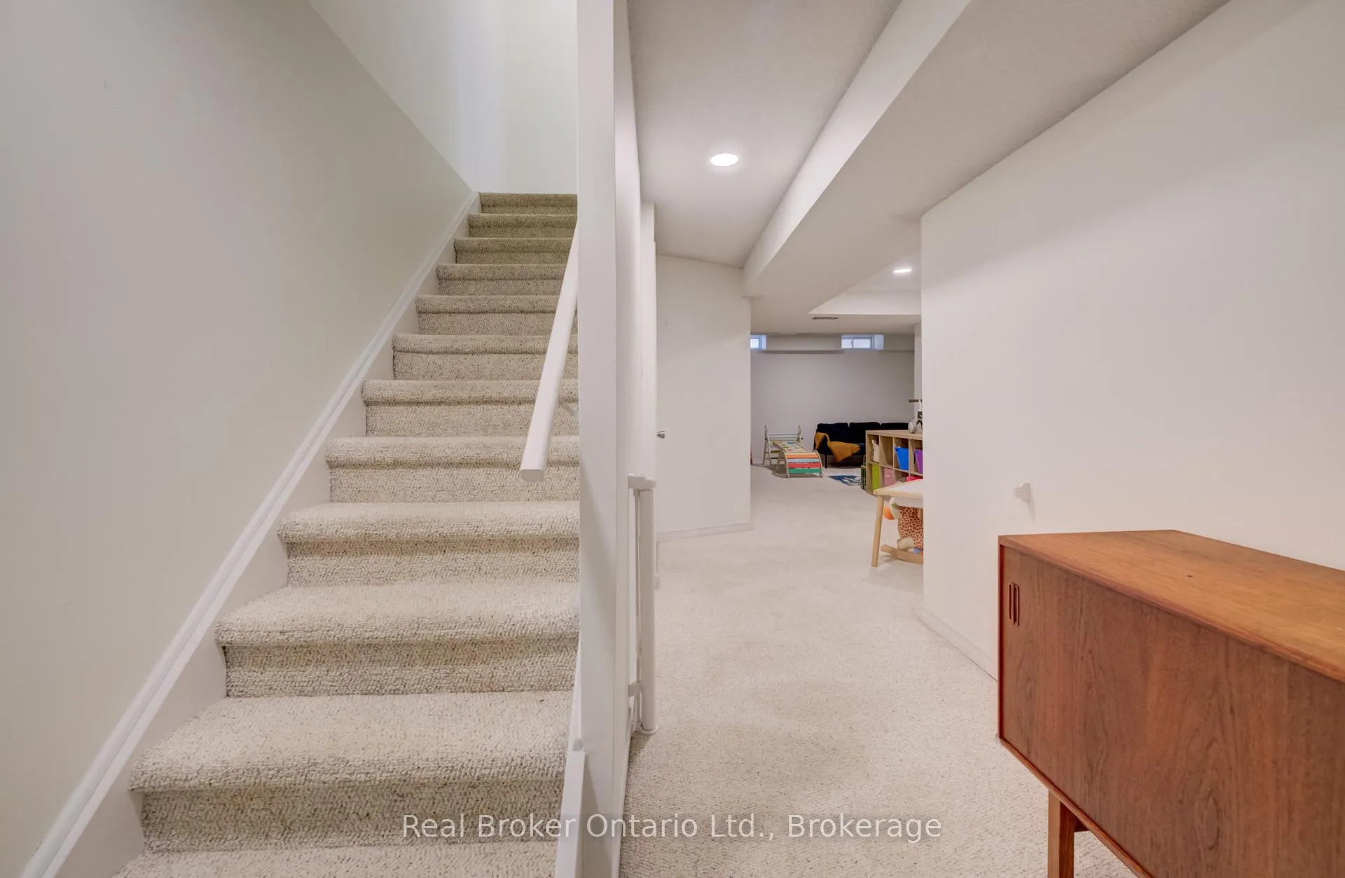 Photo 33 of Unit 22, 2022 Atkinson Drive, Burlington, Rose — HOMEH