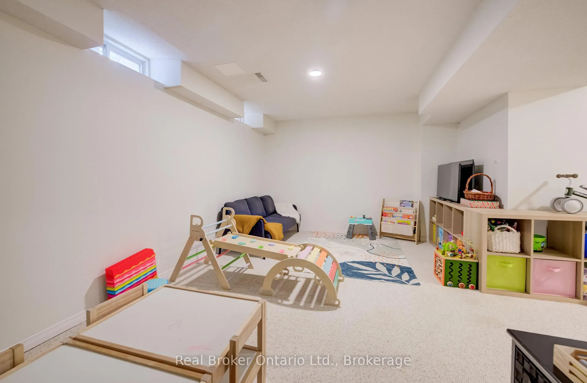 Photo 35 of Unit 22, 2022 Atkinson Drive, Burlington, Rose — HOMEH