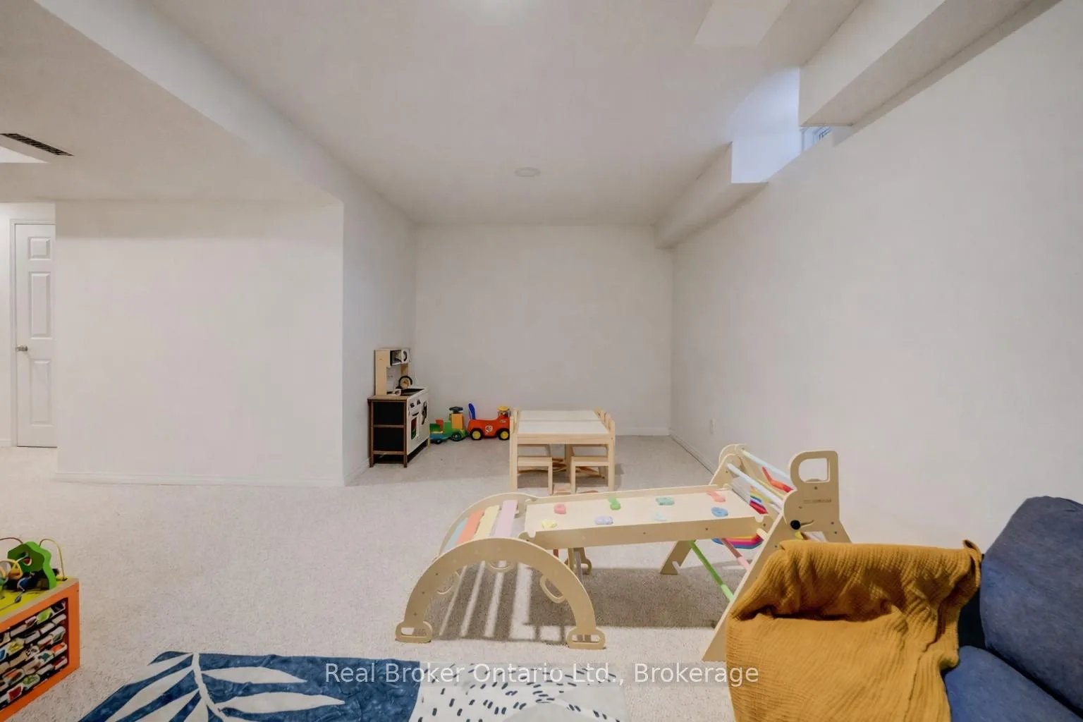 Photo 37 of Unit 22, 2022 Atkinson Drive, Burlington, Rose — HOMEH