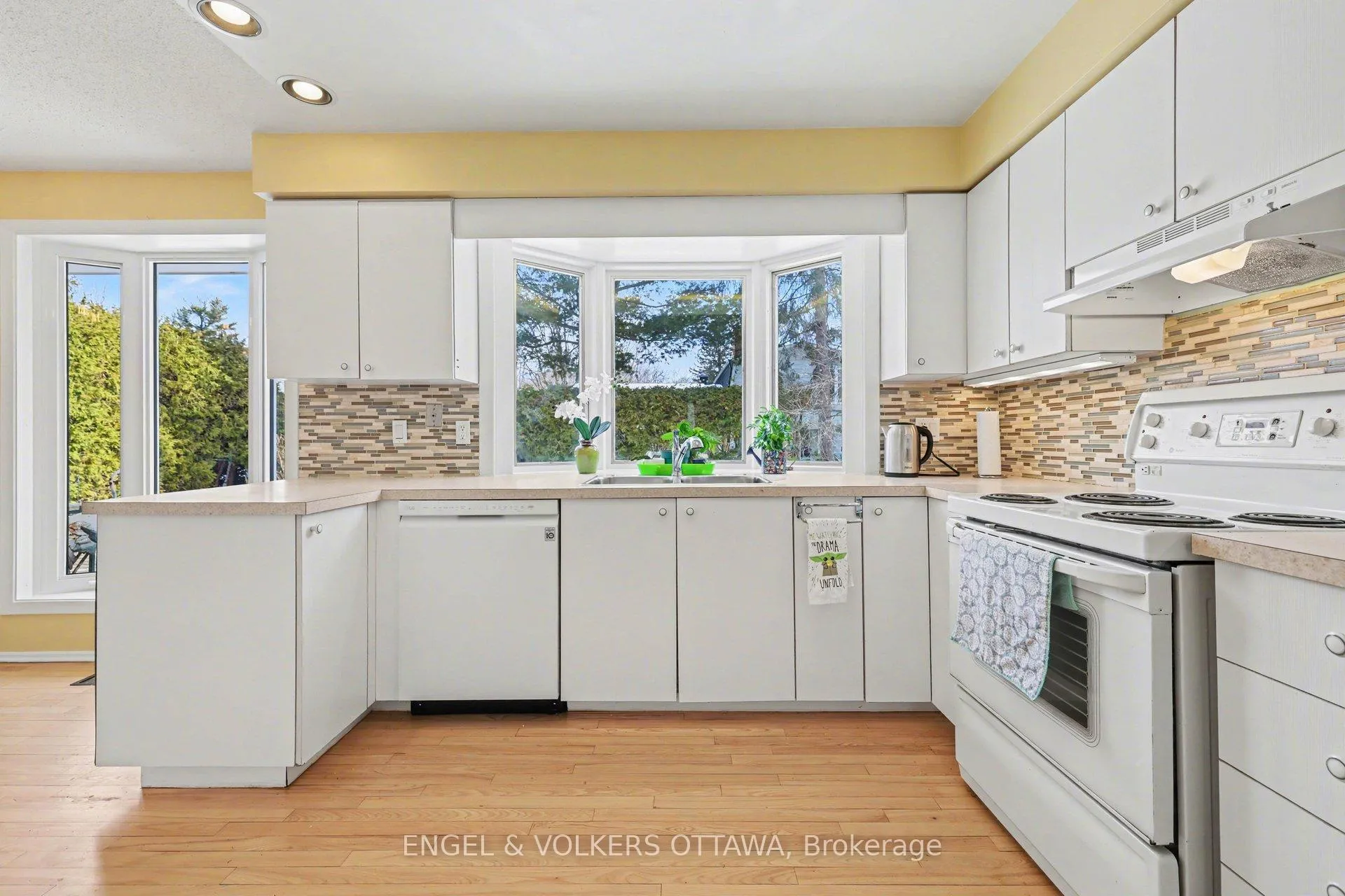 Photo 15 of 11 Glendenning Drive, Ottawa, Arlington Woods — HOMEH