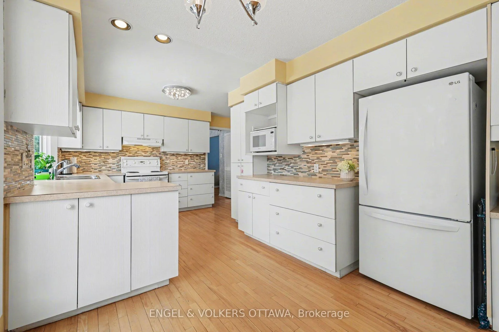 Photo 18 of 11 Glendenning Drive, Ottawa, Arlington Woods — HOMEH