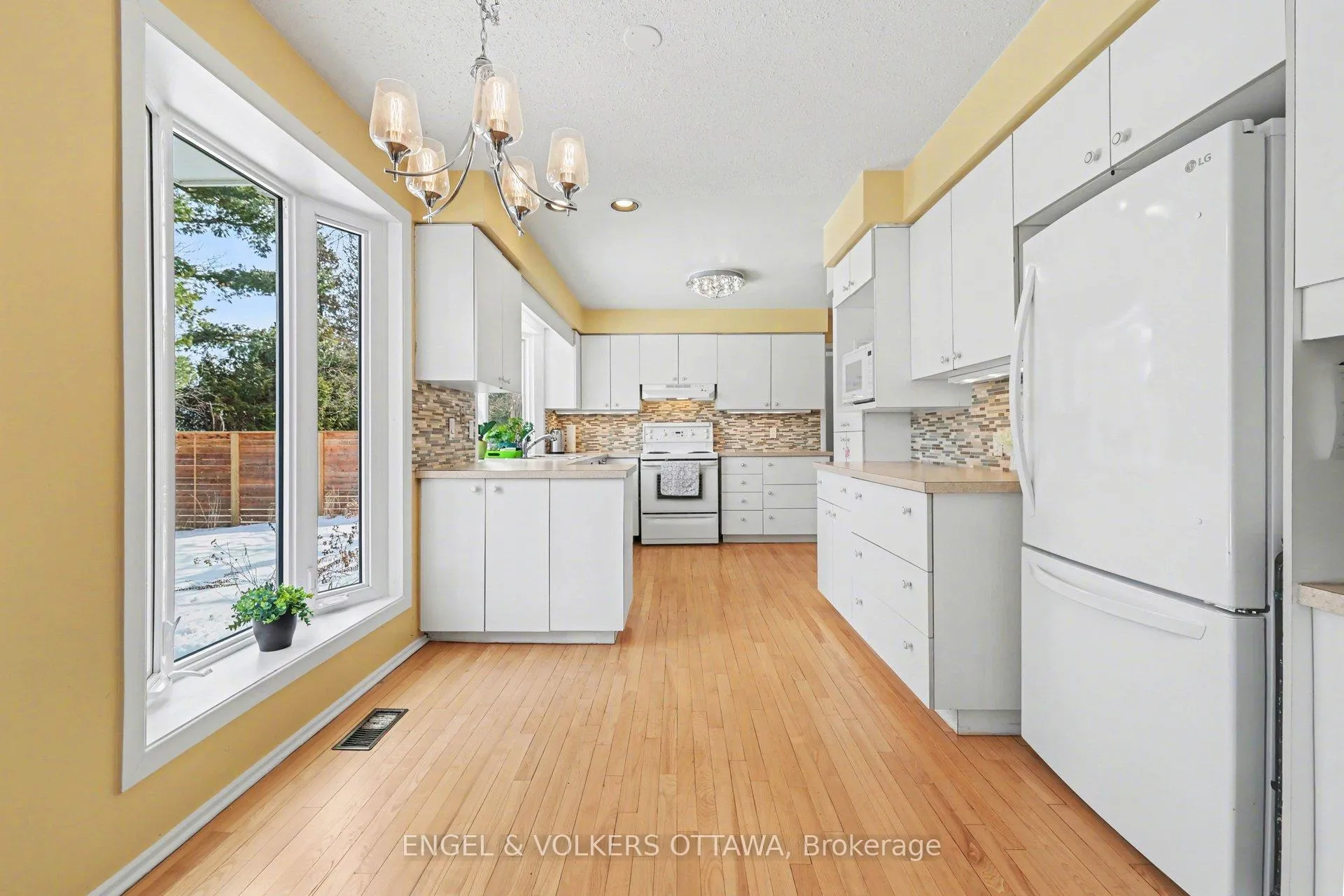 Photo 19 of 11 Glendenning Drive, Ottawa, Arlington Woods — HOMEH