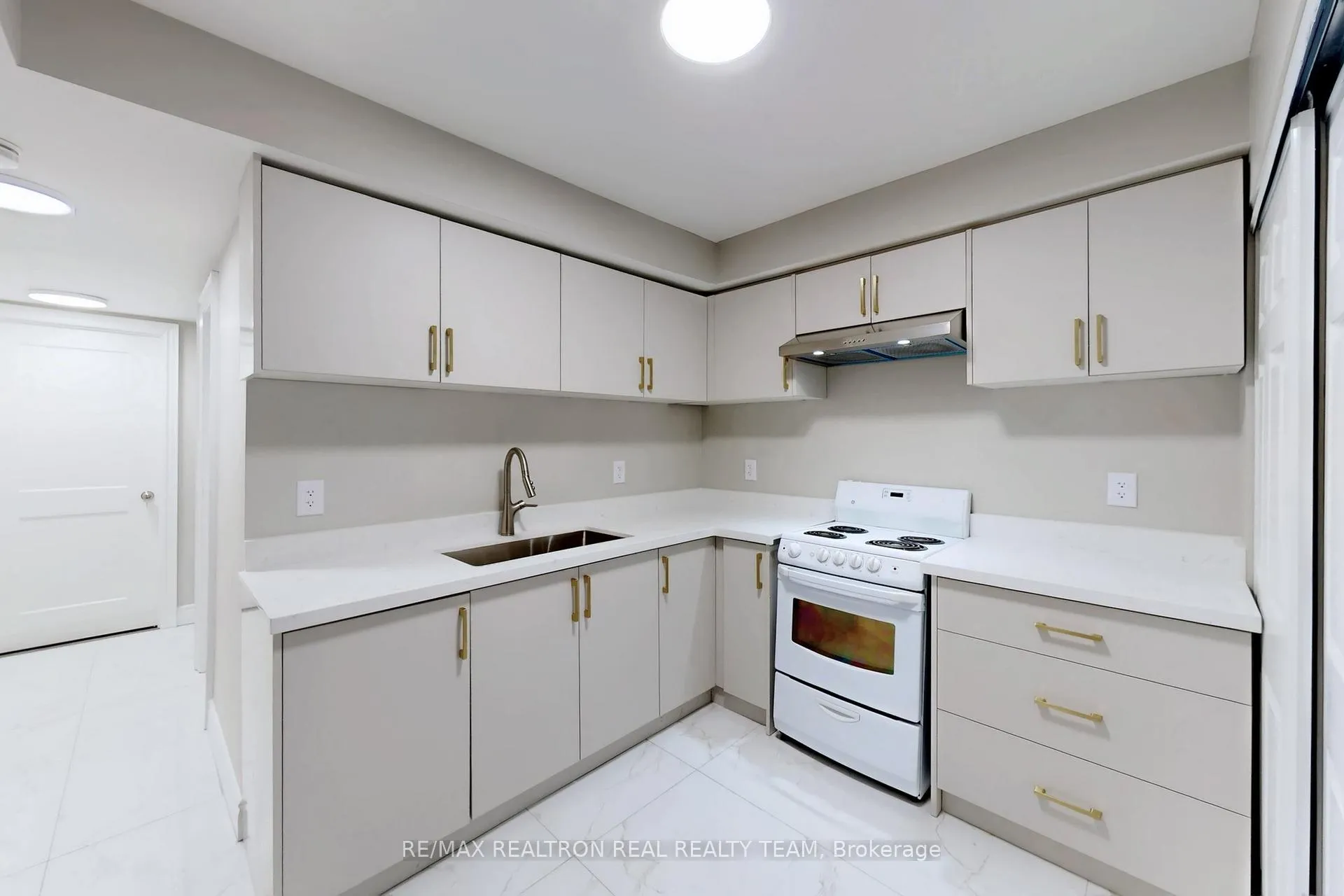 Photo 4 of Unit B2, 195 Balmoral Avenue N, Hamilton, Crown Point — HOMEH
