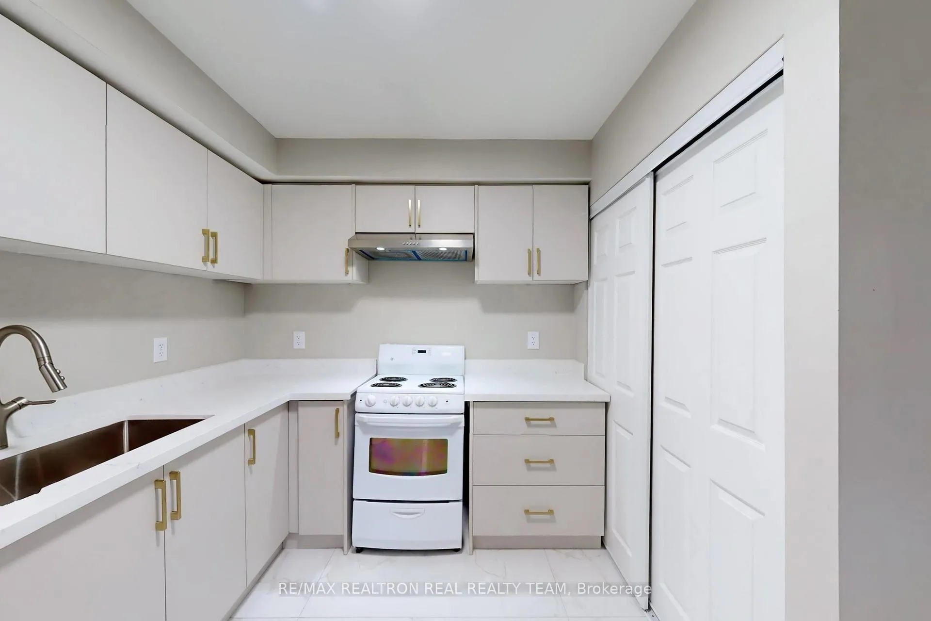 Photo 6 of Unit B2, 195 Balmoral Avenue N, Hamilton, Crown Point — HOMEH