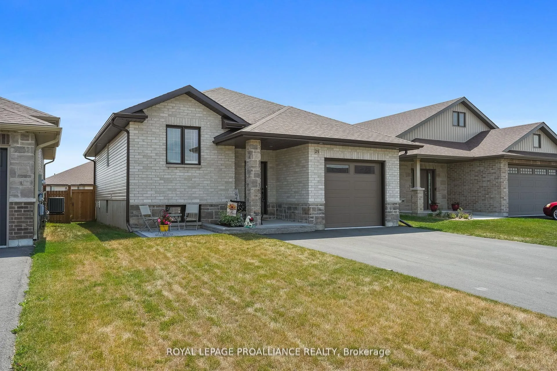 Photo 2 of 25 Cedar Park Crescent, Quinte West, Murray Ward — HOMEH