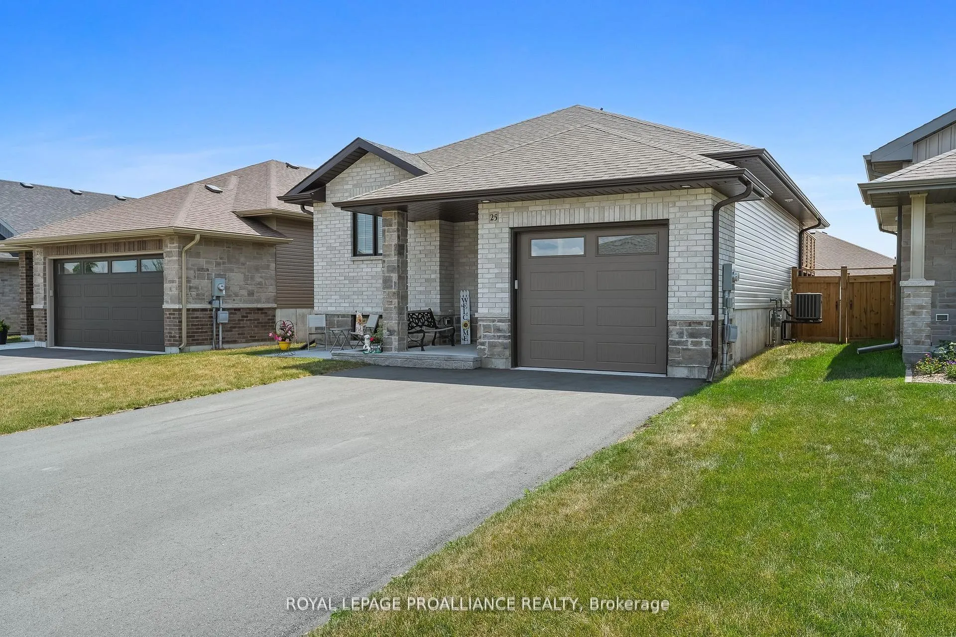 Photo 3 of 25 Cedar Park Crescent, Quinte West, Murray Ward — HOMEH