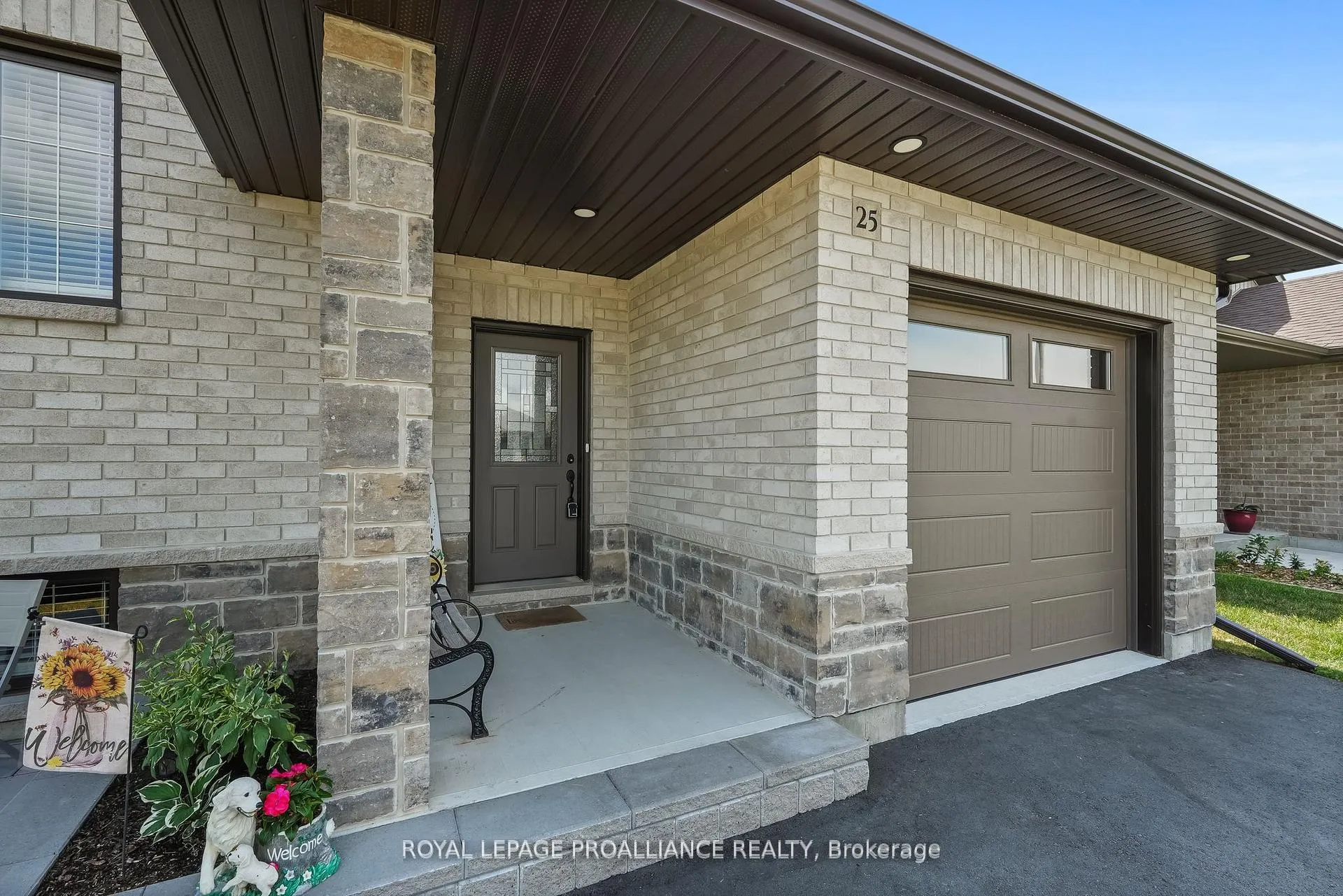 Photo 5 of 25 Cedar Park Crescent, Quinte West, Murray Ward — HOMEH