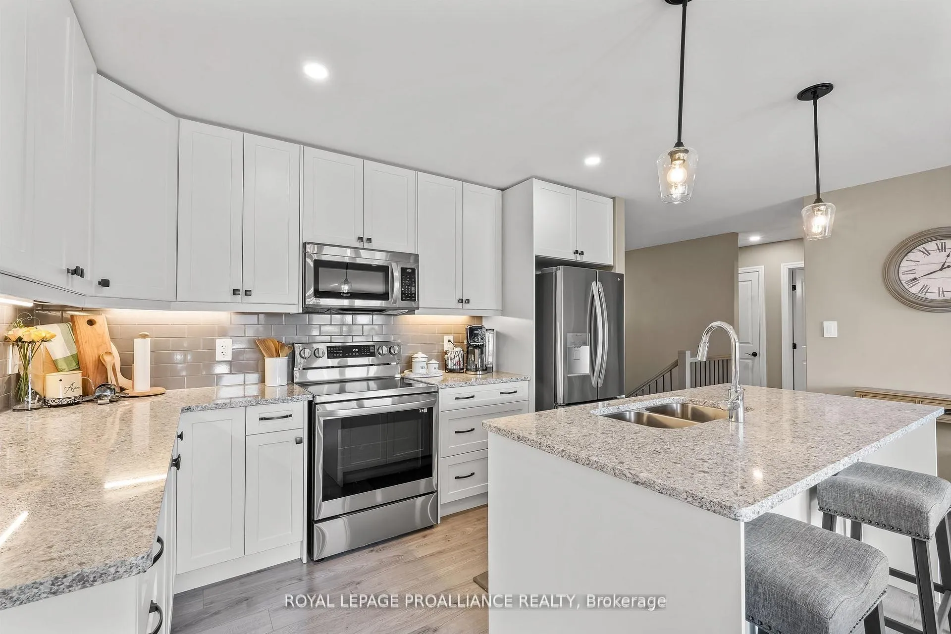 Photo 7 of 25 Cedar Park Crescent, Quinte West, Murray Ward — HOMEH