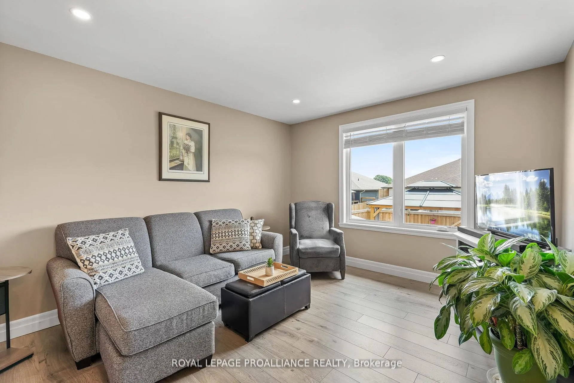 Photo 11 of 25 Cedar Park Crescent, Quinte West, Murray Ward — HOMEH
